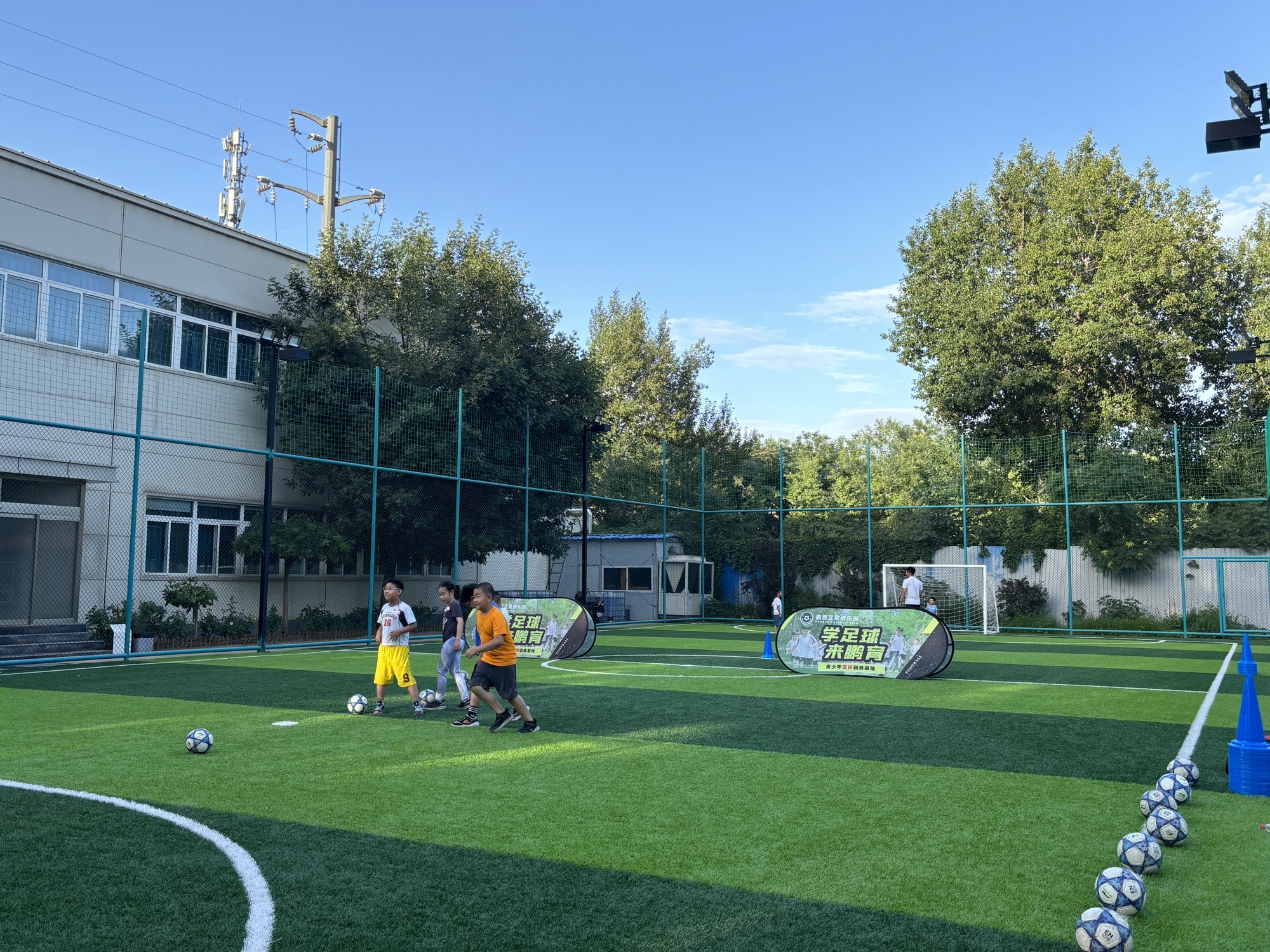 场地封面-北京鹏育足球俱乐部(后沙峪店)
