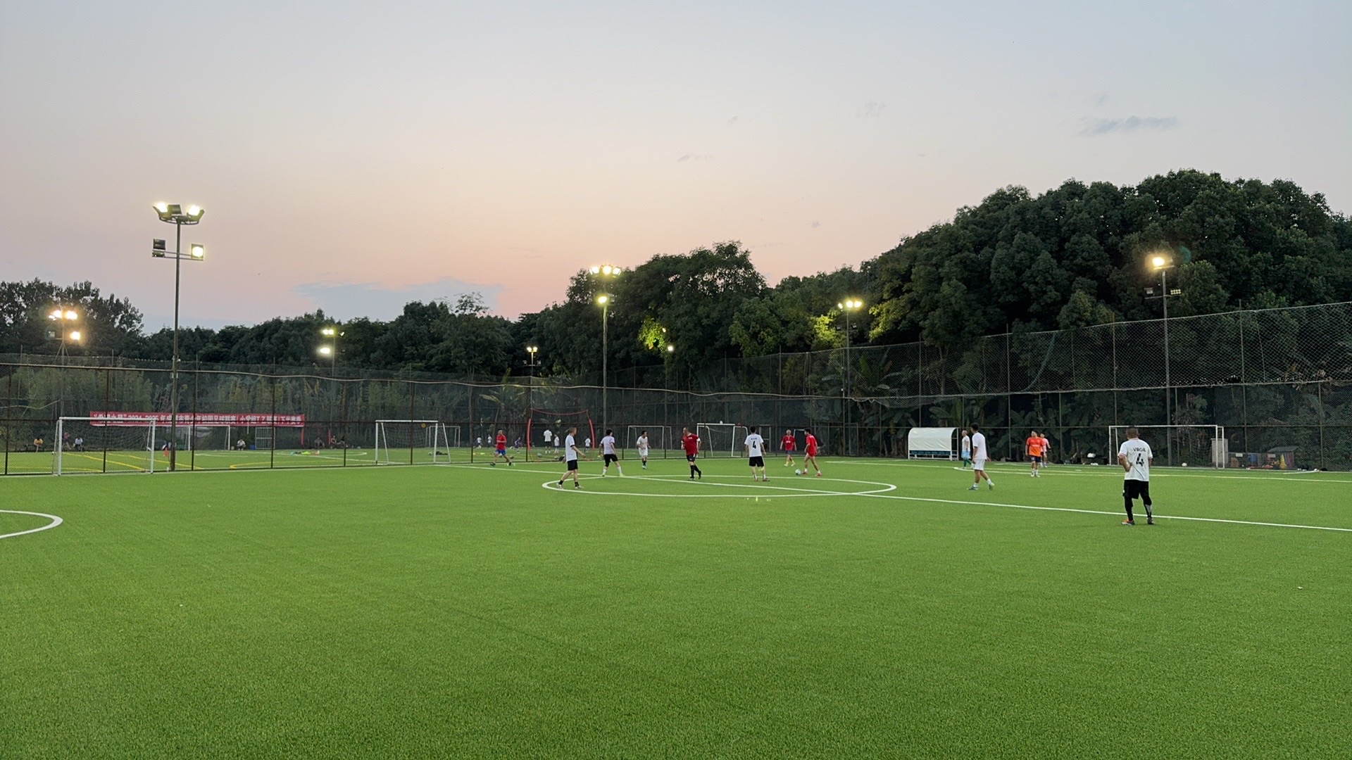 场地封面-动影三利星源足球场-成人竞训中心