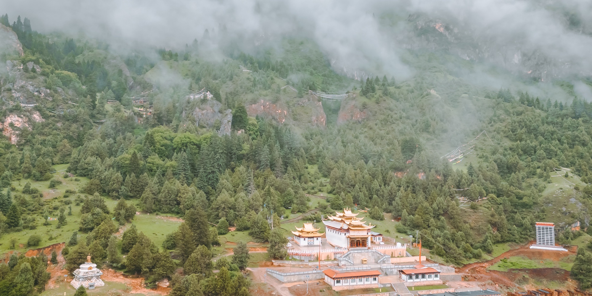 尼显寺实景照片