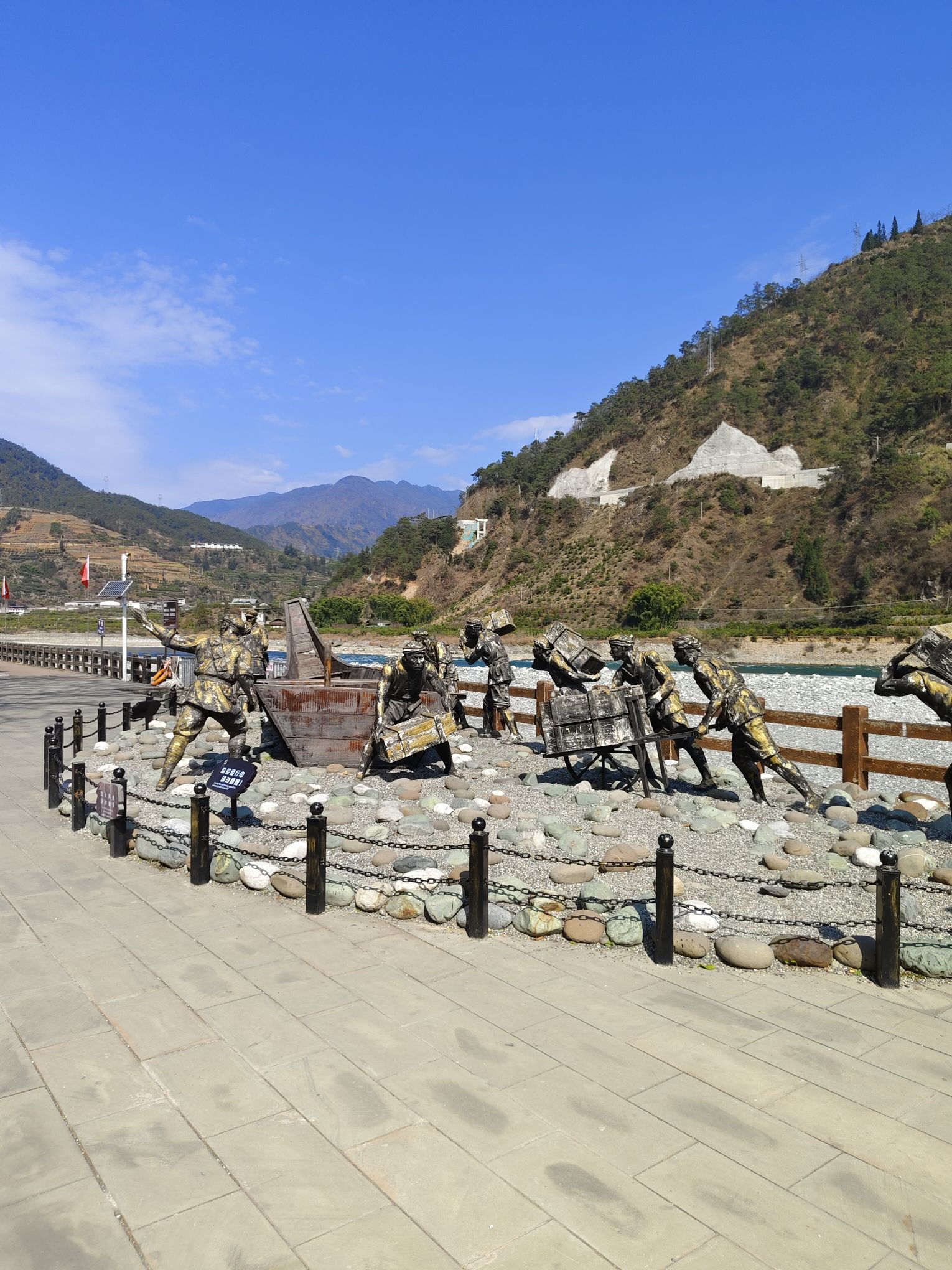 红军渡雕塑旅行图片 2