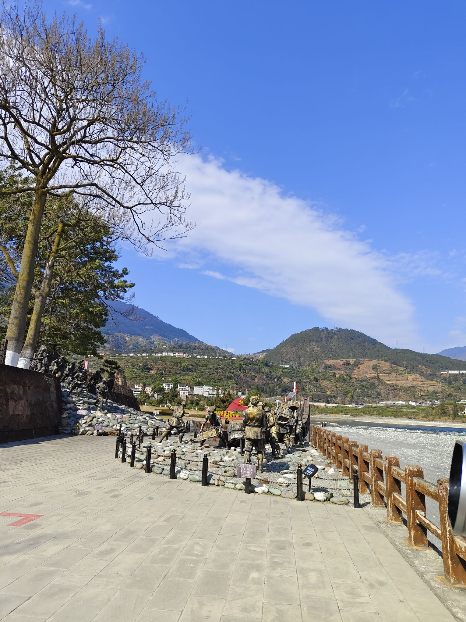 红军渡雕塑旅行图片 1