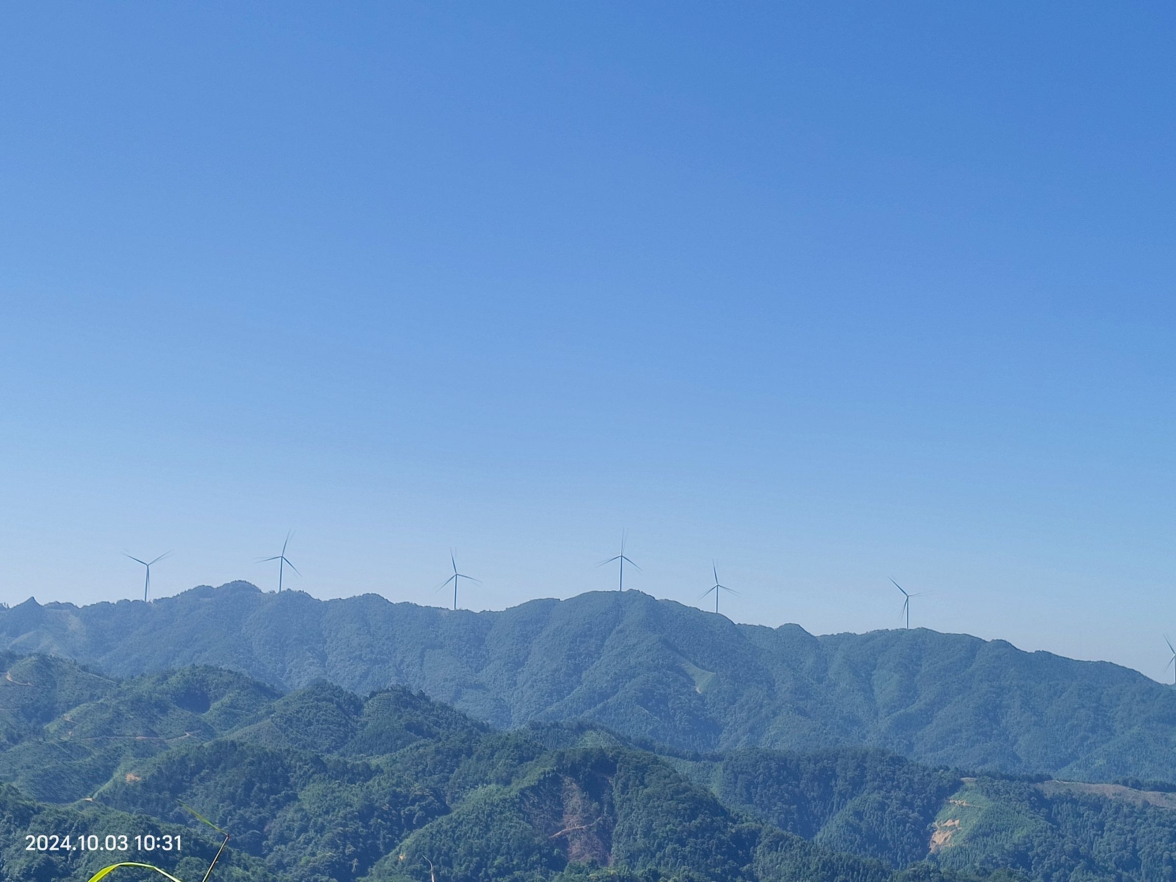 六堡山坪村山上19井风车旅行图片 3