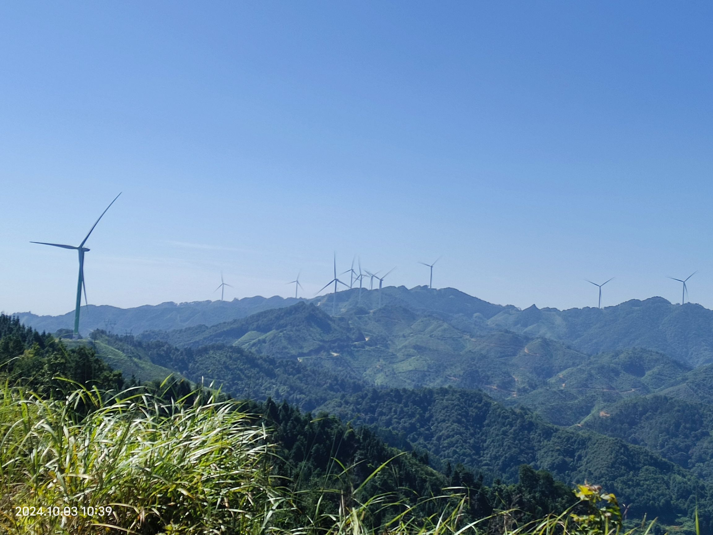 六堡山坪村山上19井风车旅行图片 2