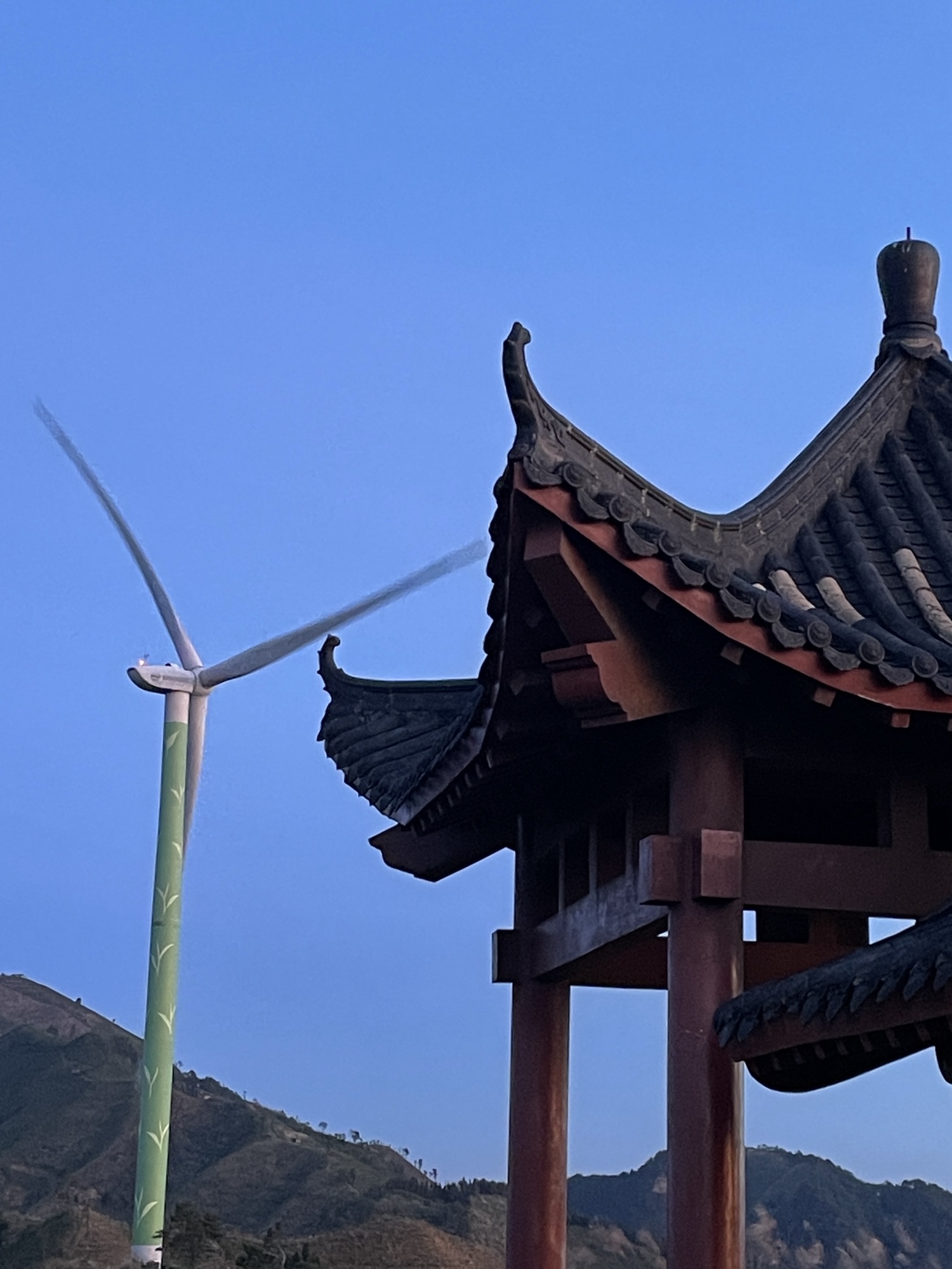 六堡山坪村山上19井风车旅行图片 3