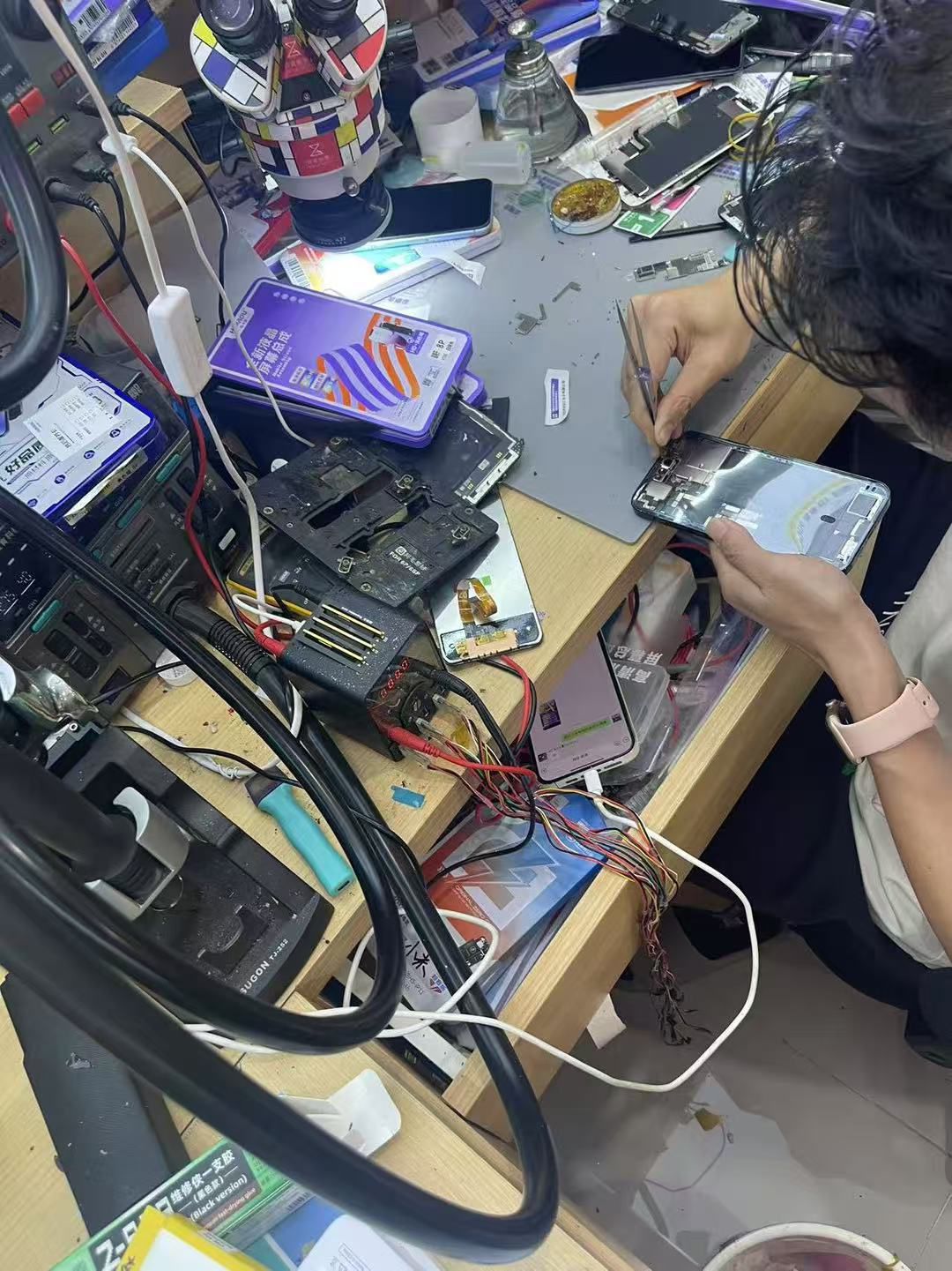 世纪威锋贺立通讯手机维修养云店