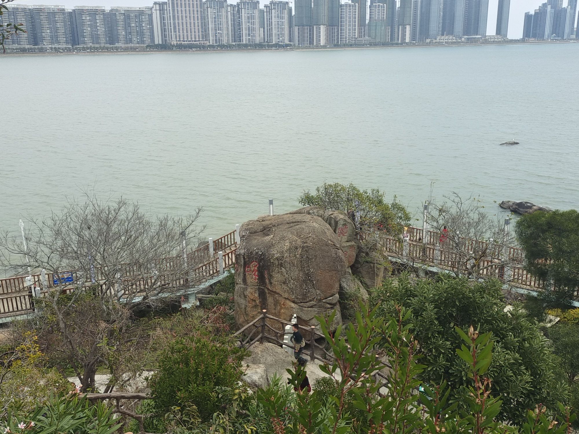 汕头妈屿岛旅游区海边木栈道