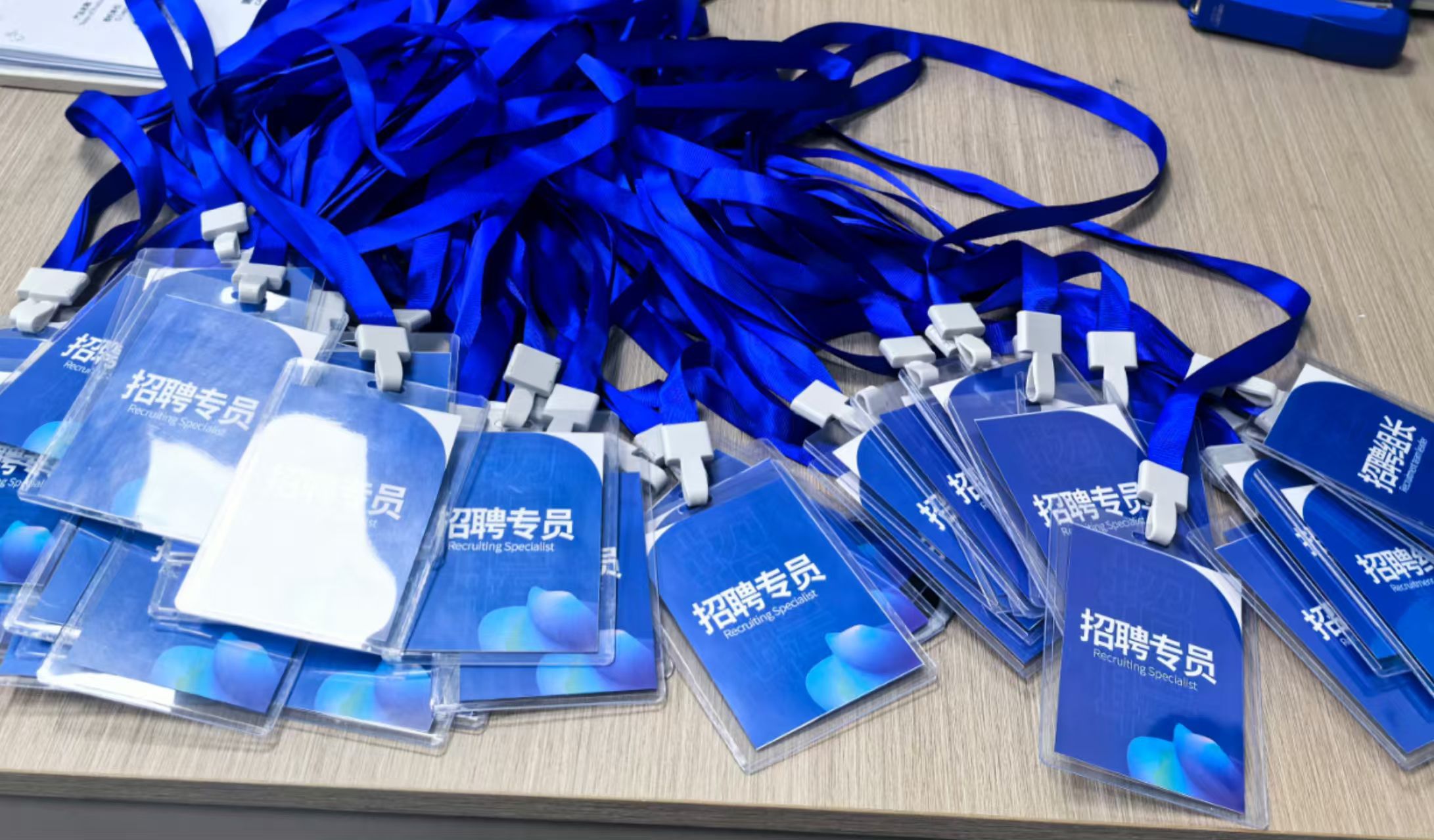 亿佳图文广告·胶装·喷绘·招牌·发光字·灯箱·横幅锦旗制作