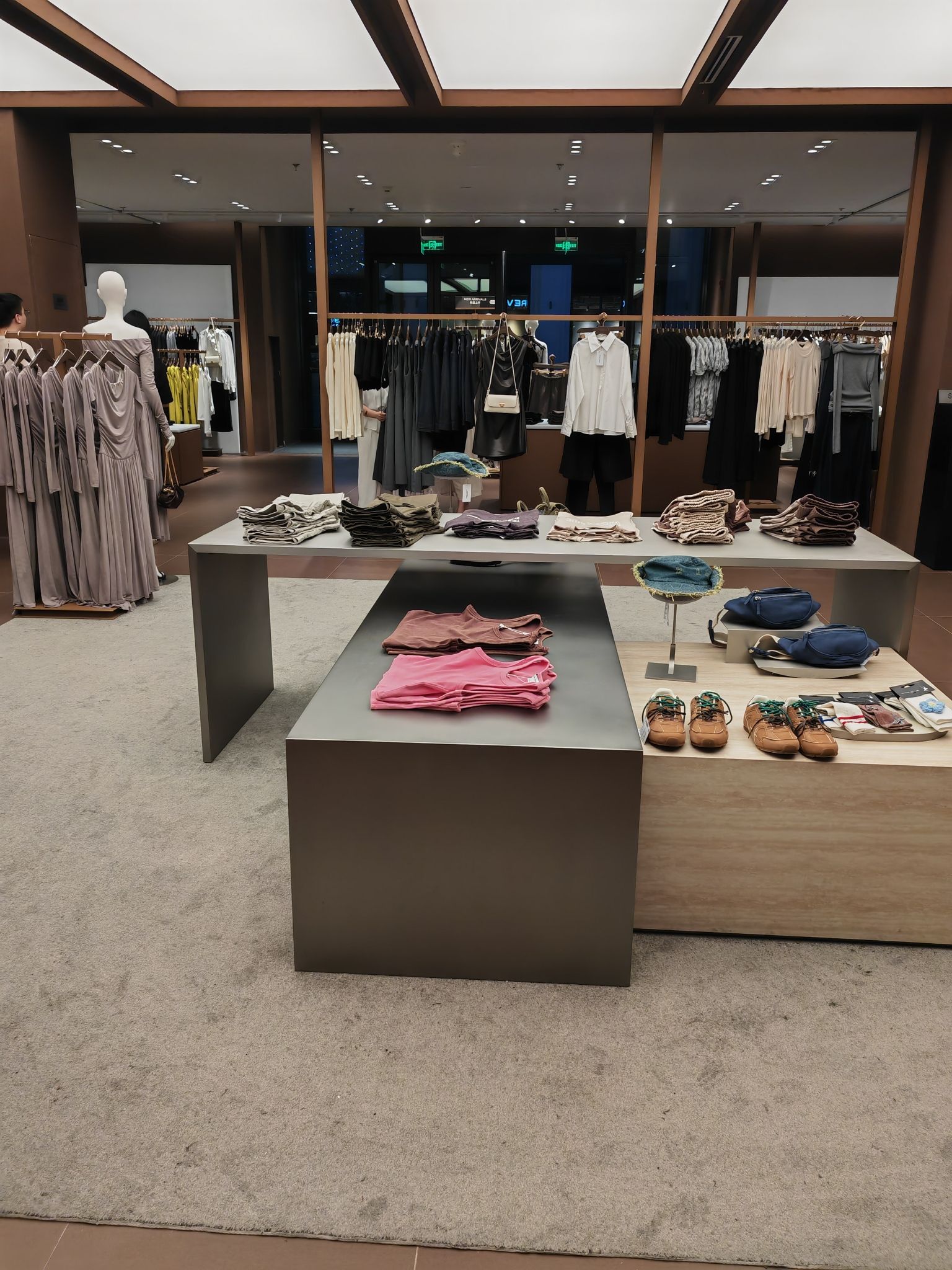 URBAN REVIVO (义乌天地店)