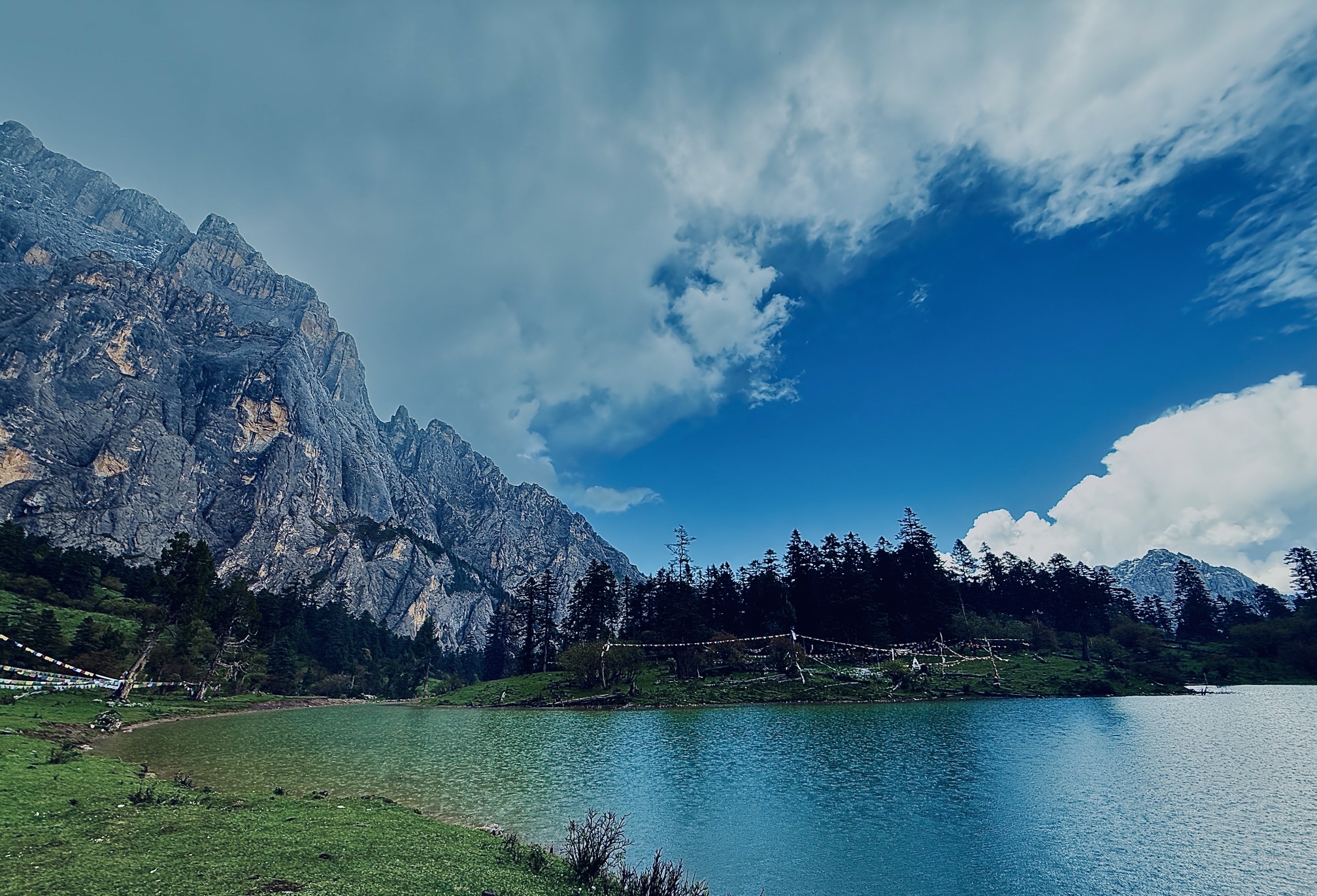 骨麻湖景区