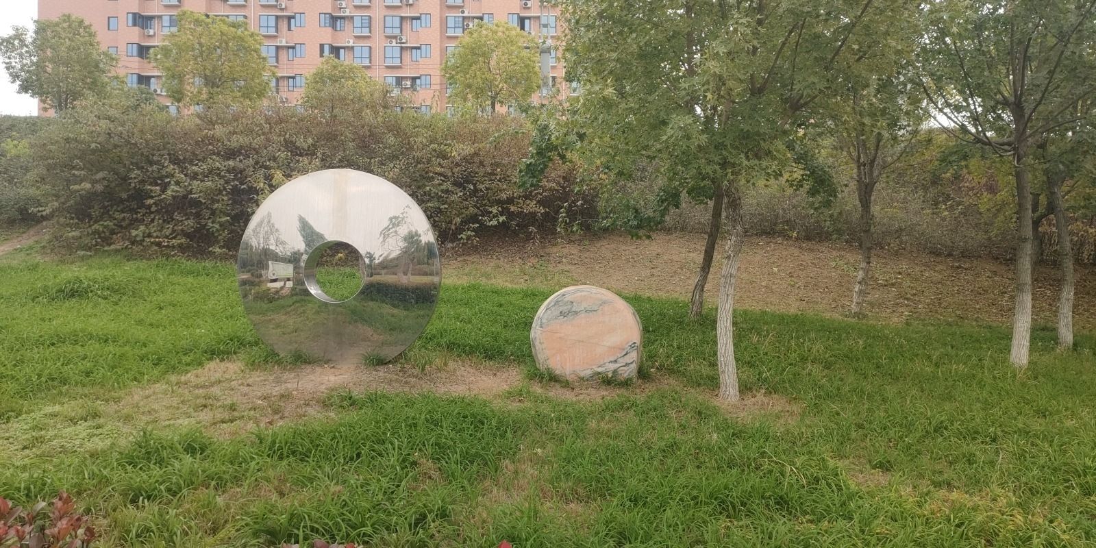 无中生有雕塑旅行图片 1