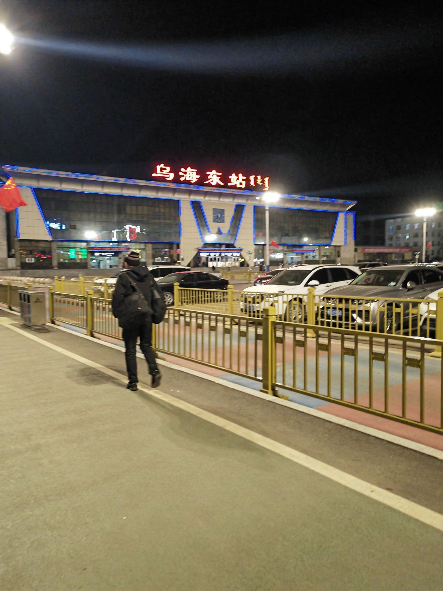 乌海东站(进站口)
