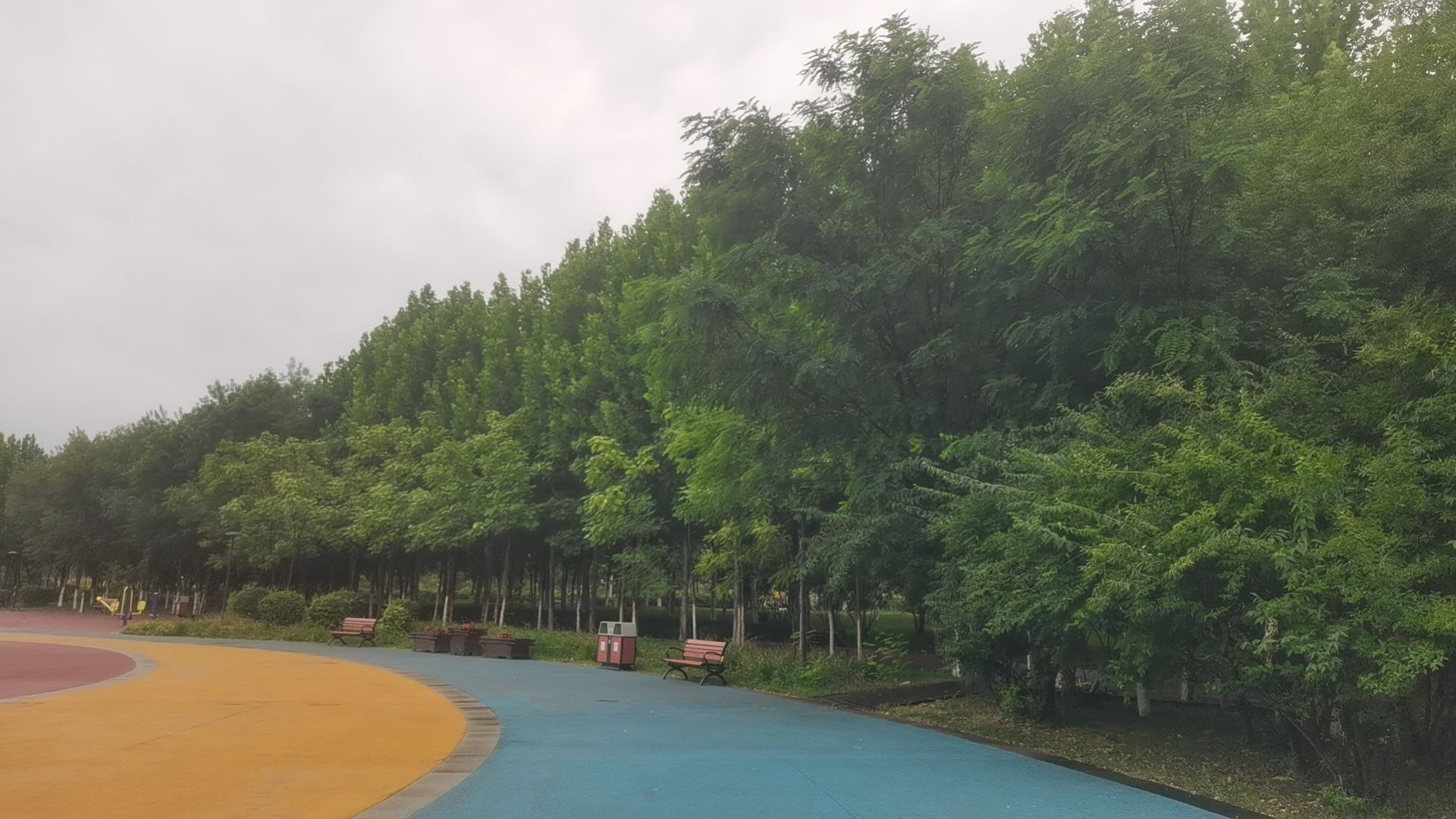 巩留县蝶城游乐园
