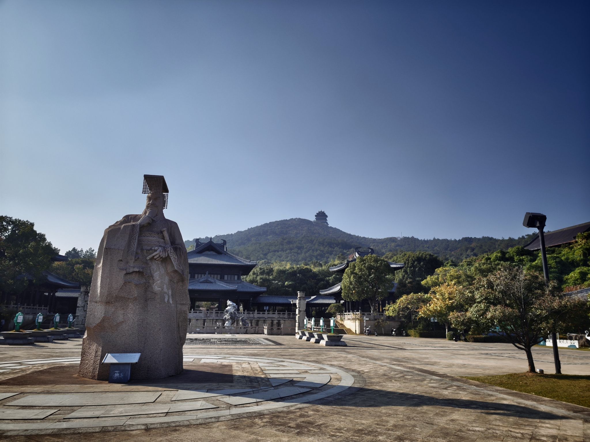 湖州市菰城景区(仁皇山)-秦始皇雕像