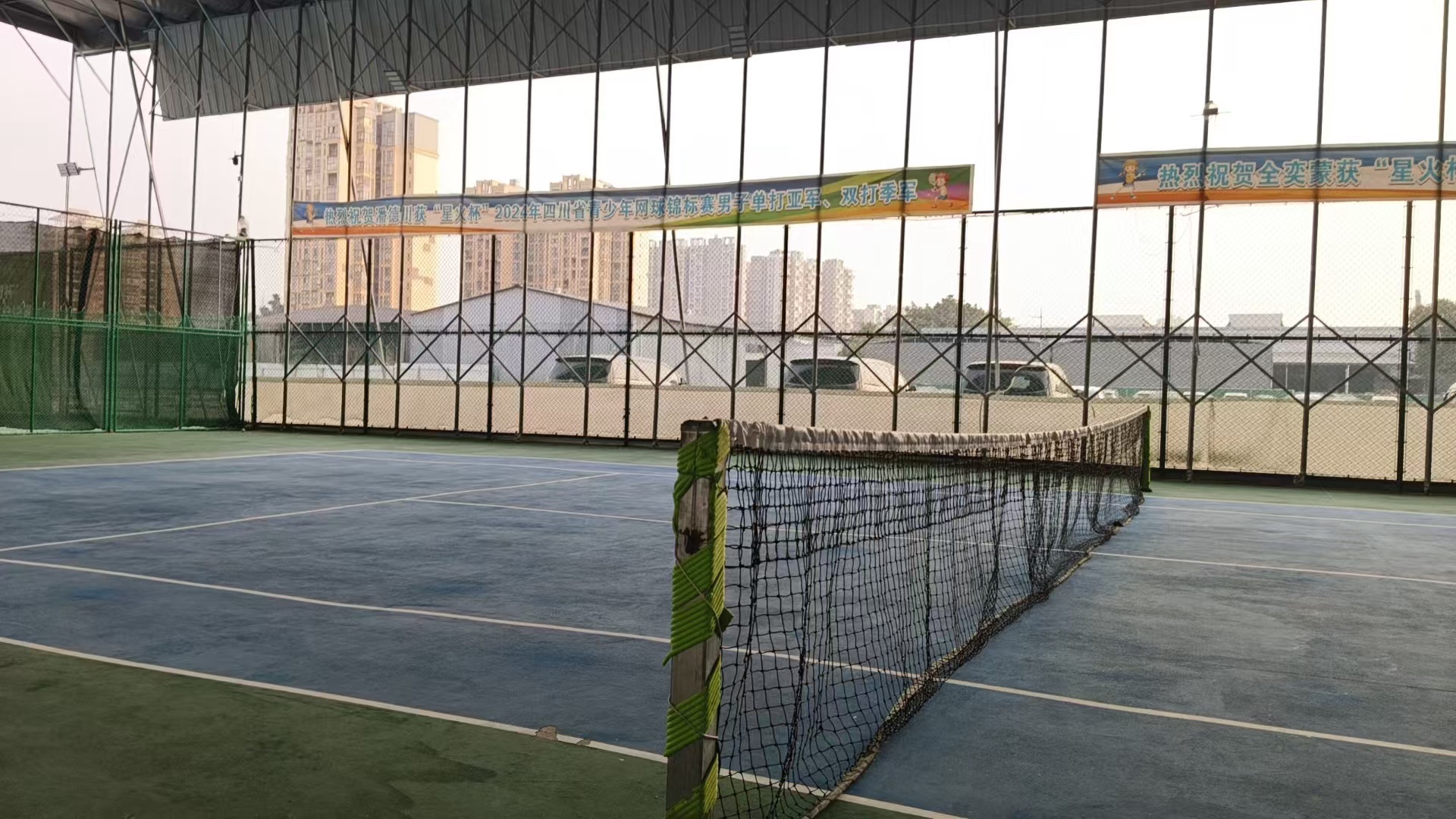 场地封面-鸿之毅体育网球场羽毛球场
