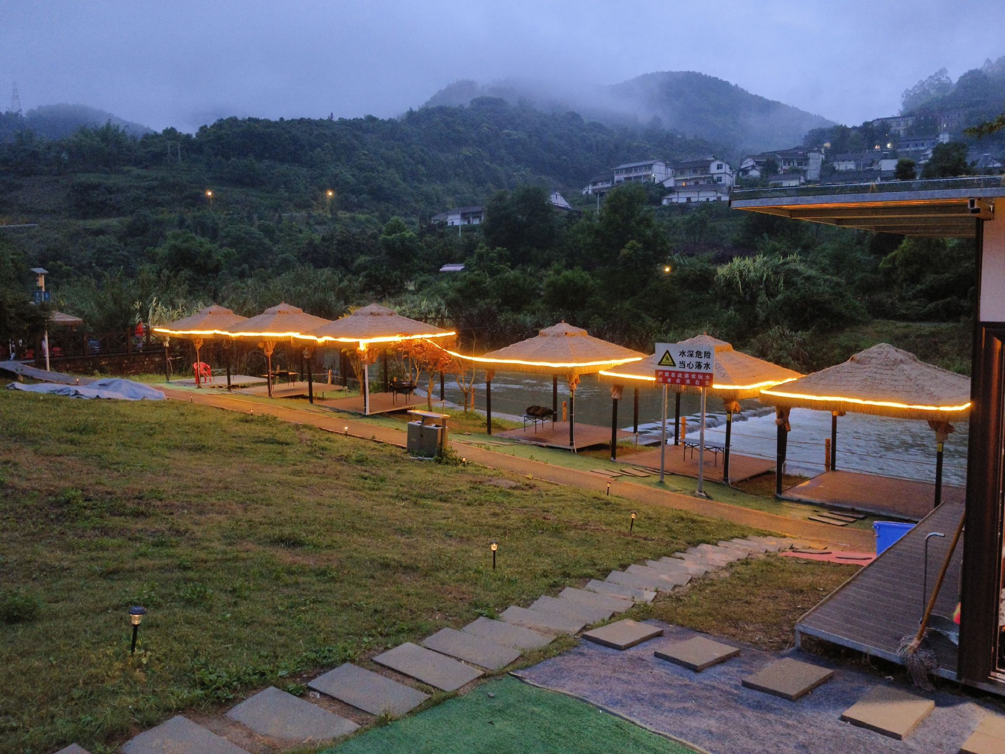 场地封面-觅野休闲娱乐场