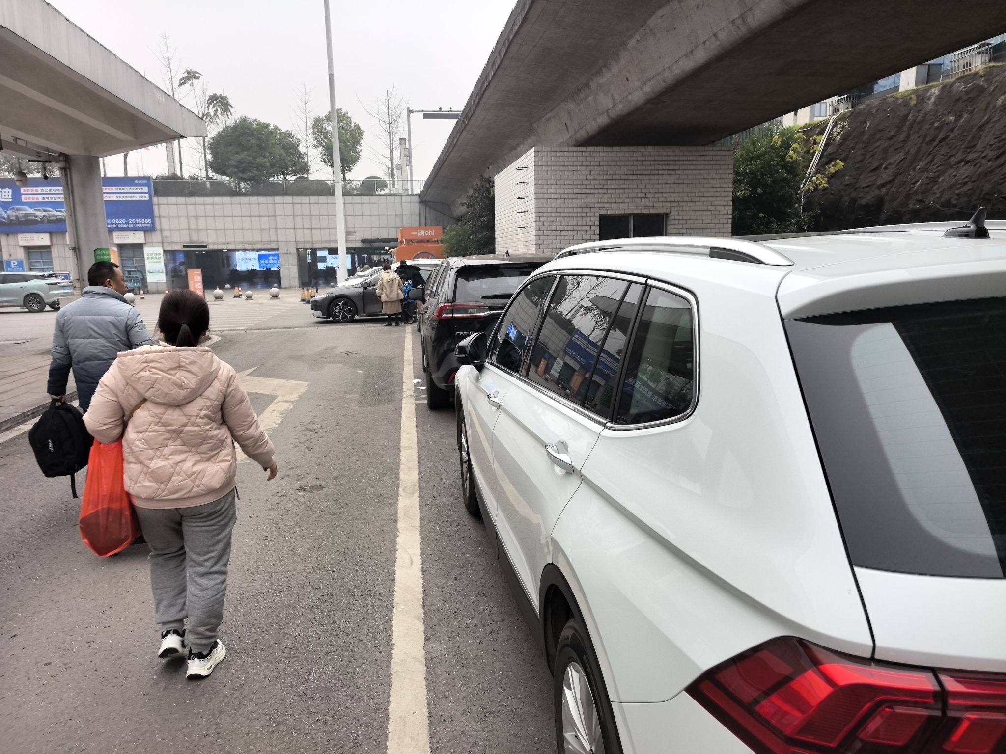 一嗨租车(广安南站店)