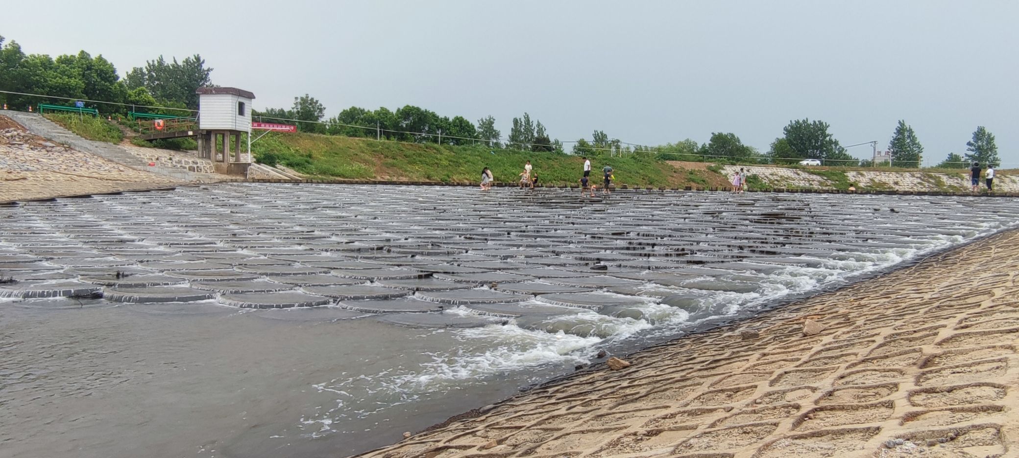 新桥河鱼鳞坝旅行图片 1