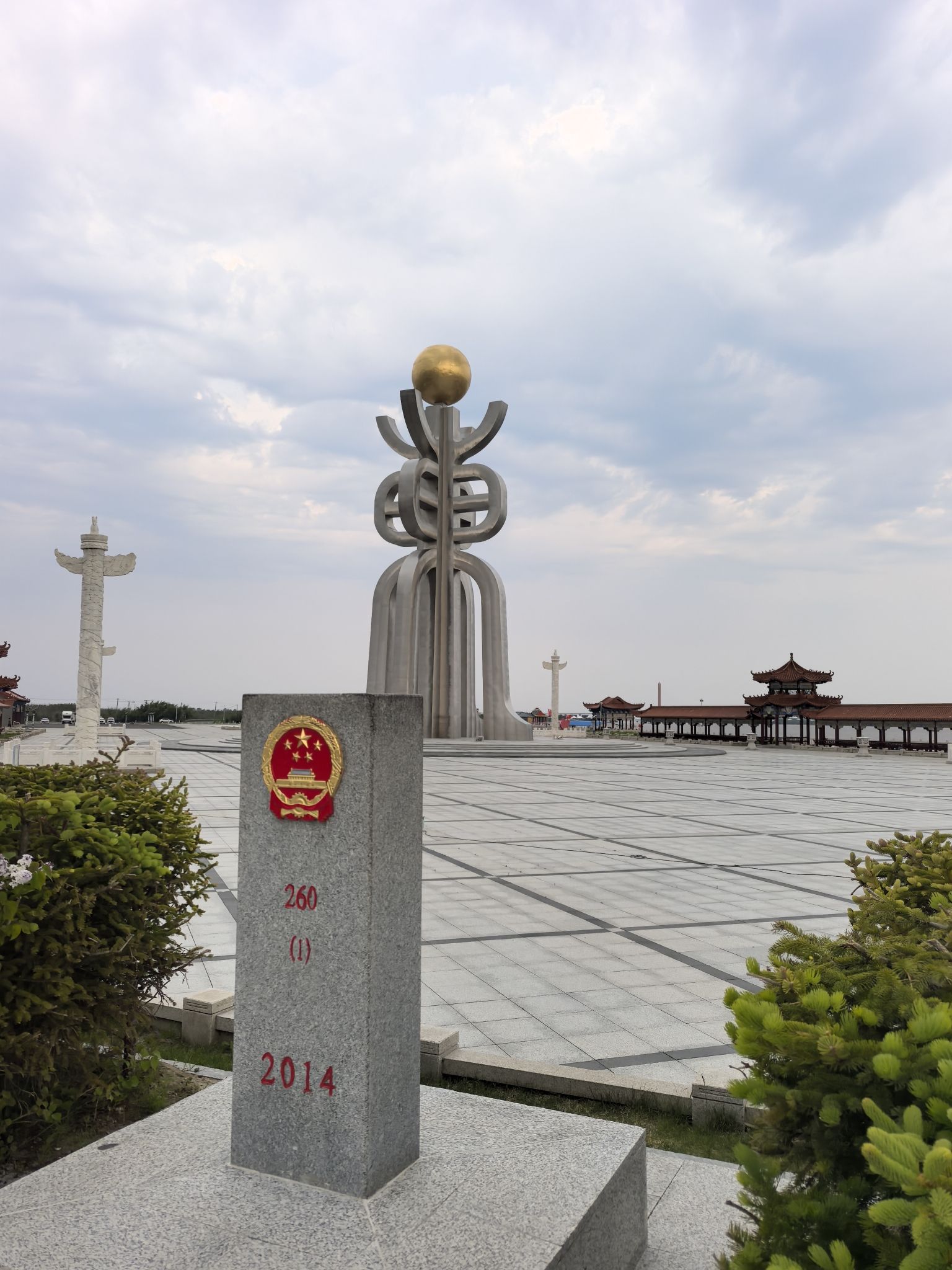 中国万里骑士东极碑(东极广场)
