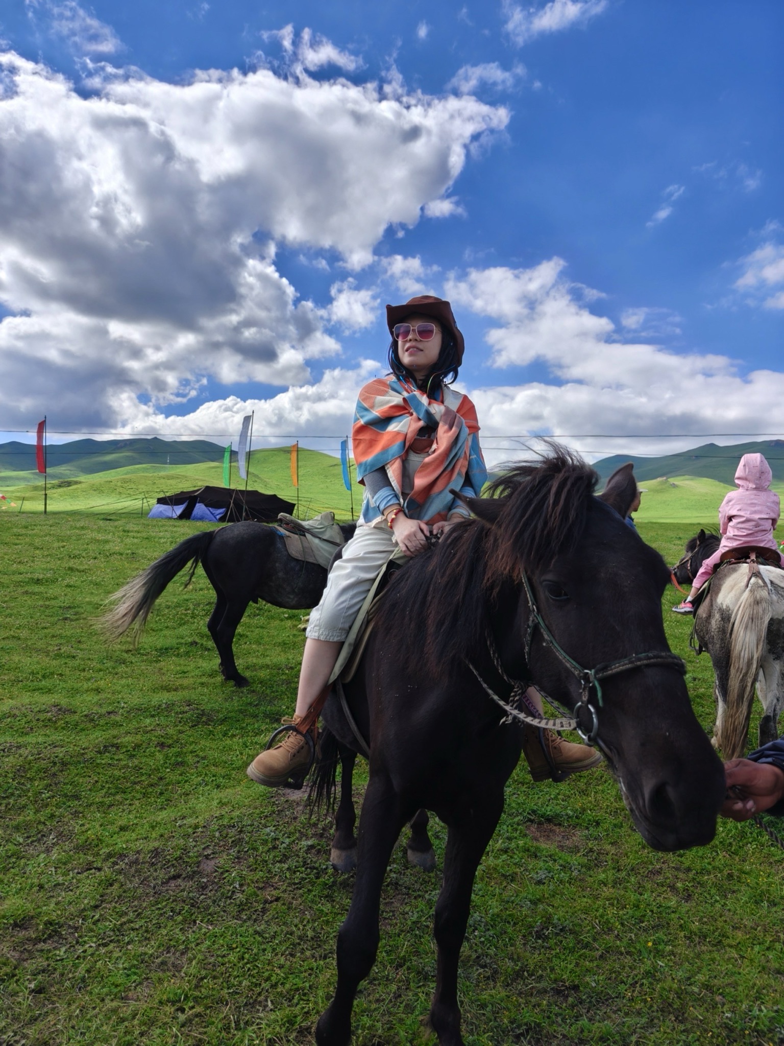 若尔盖黑拉骑马场