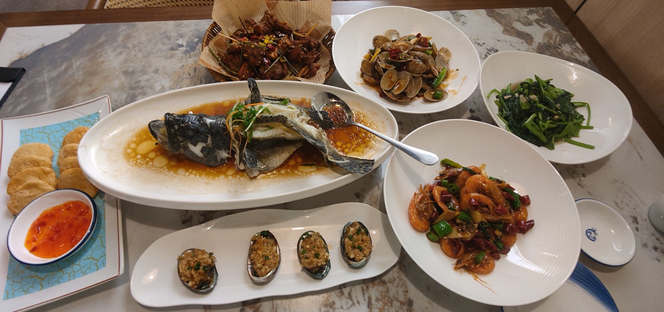 小白烤乳猪·海鲜餐厅(海棠湾店)