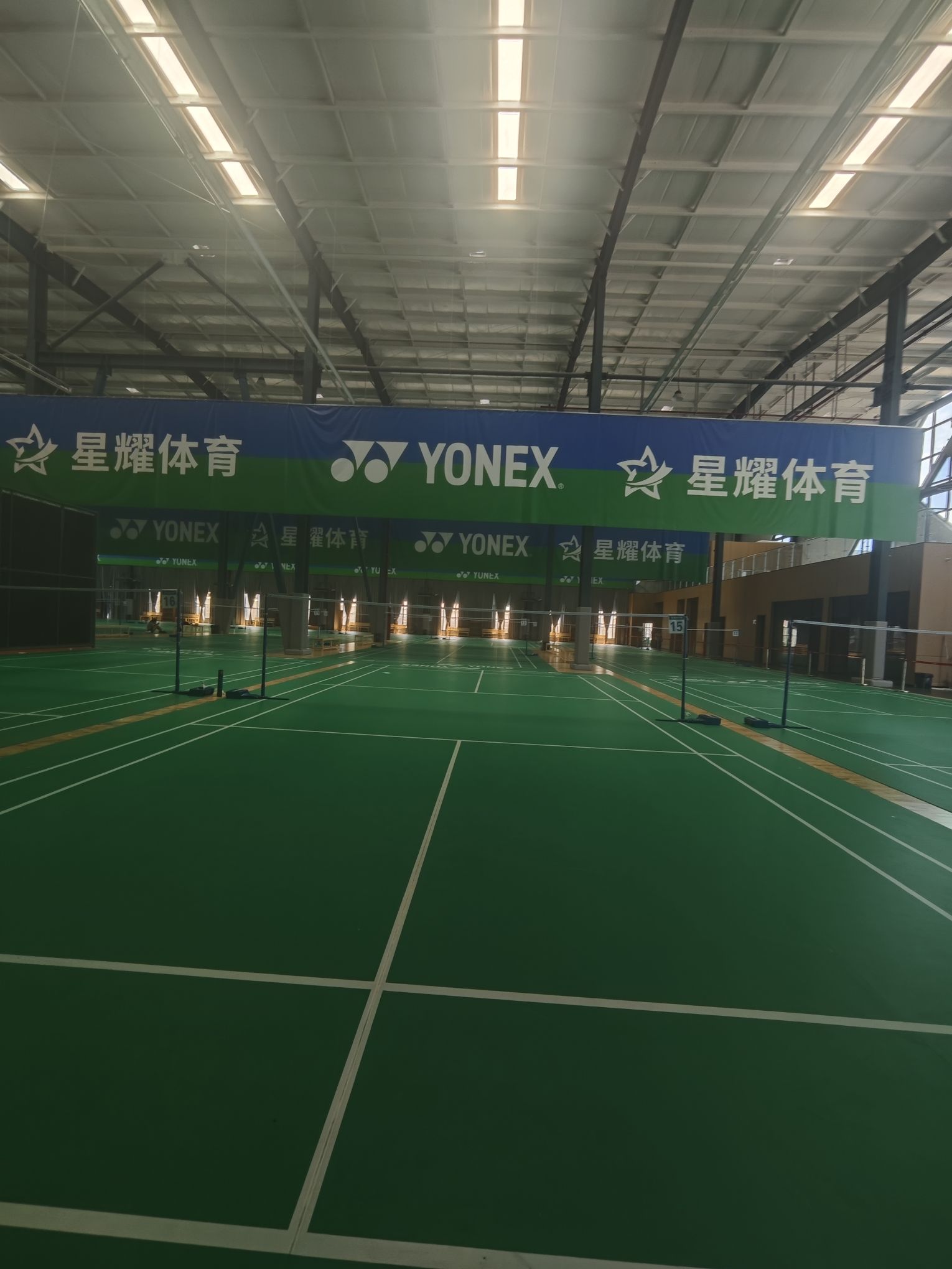 场地封面-西安星耀体育羽毛球篮球馆