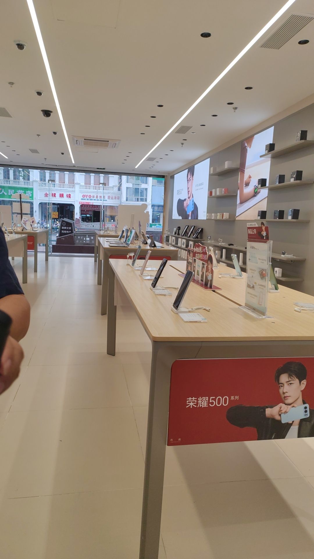 荣耀授权体验店(三亚文豪店)