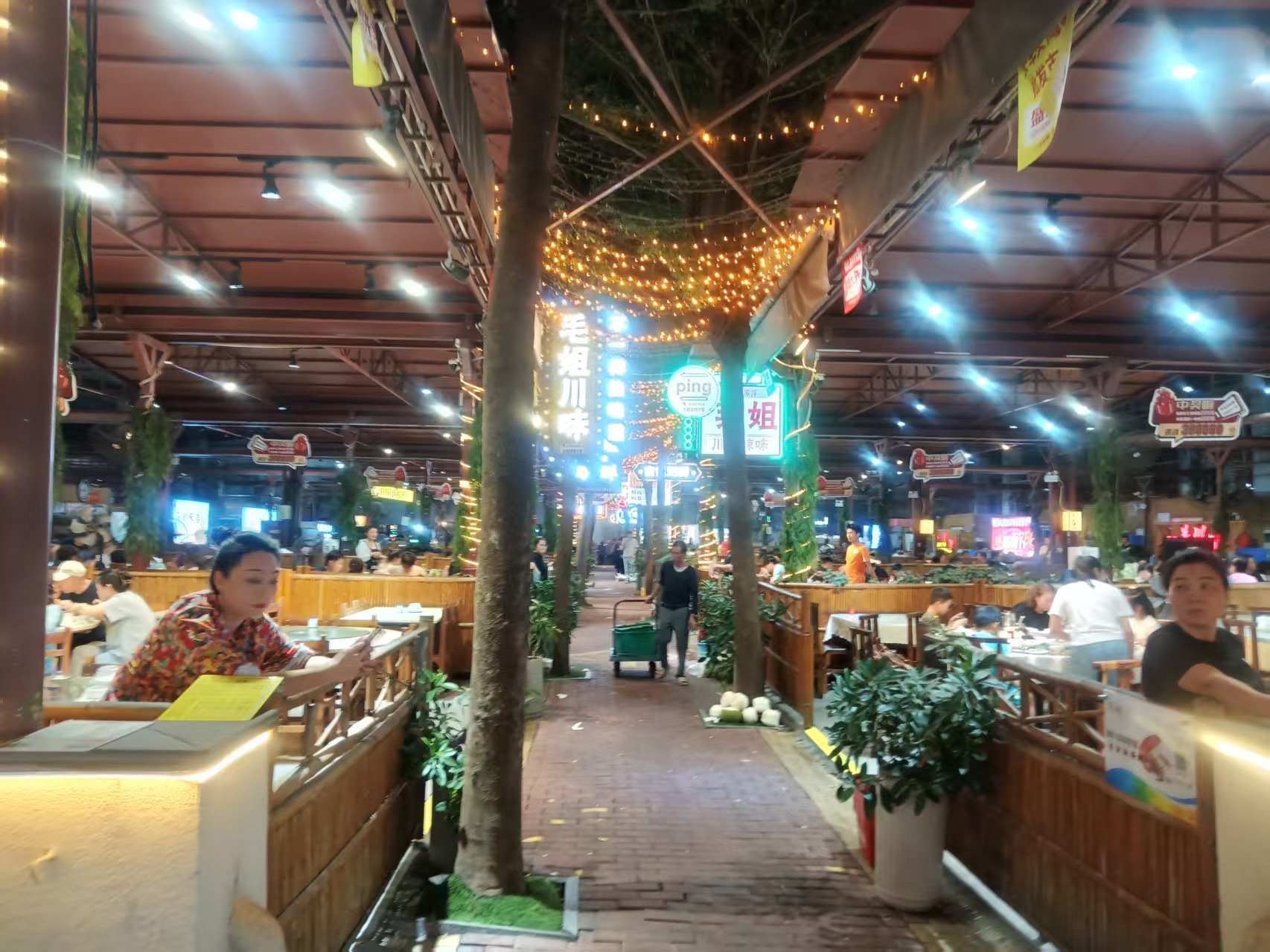 毛姐川味海鲜(火车头万人海鲜广场店)