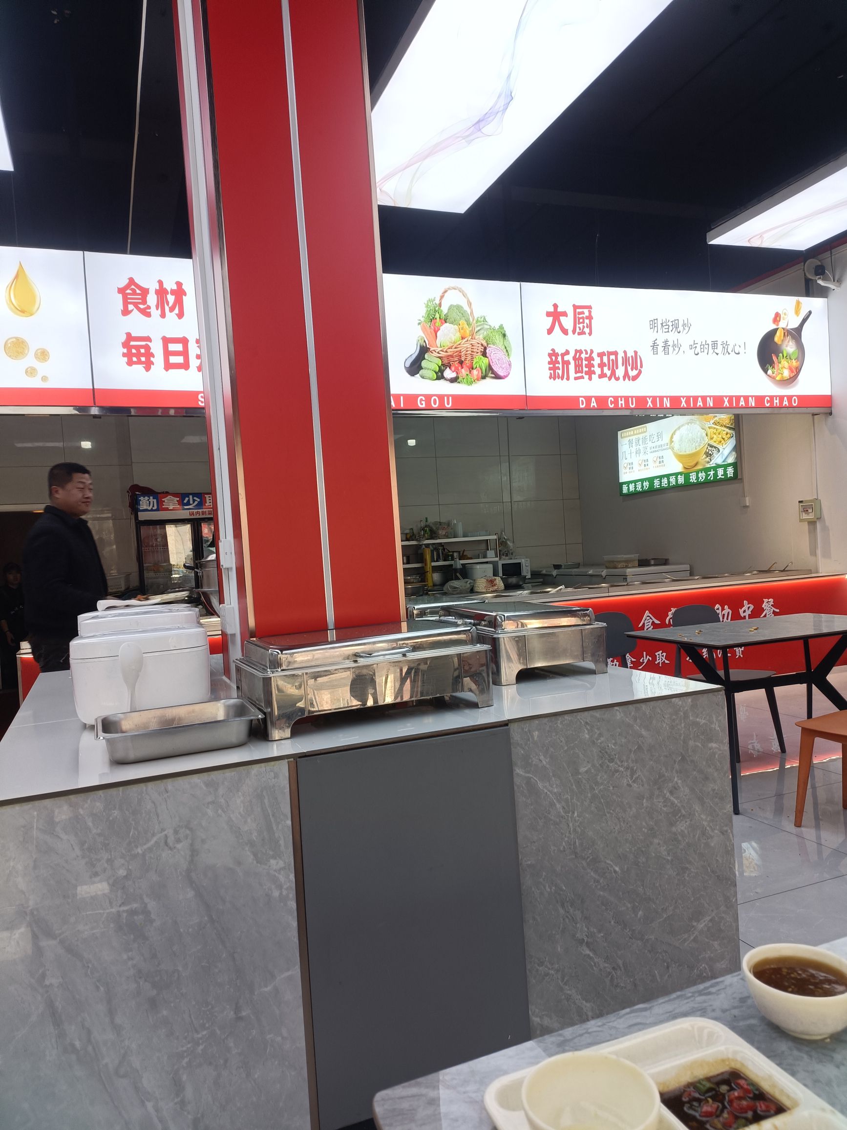 南城大食堂内部环境