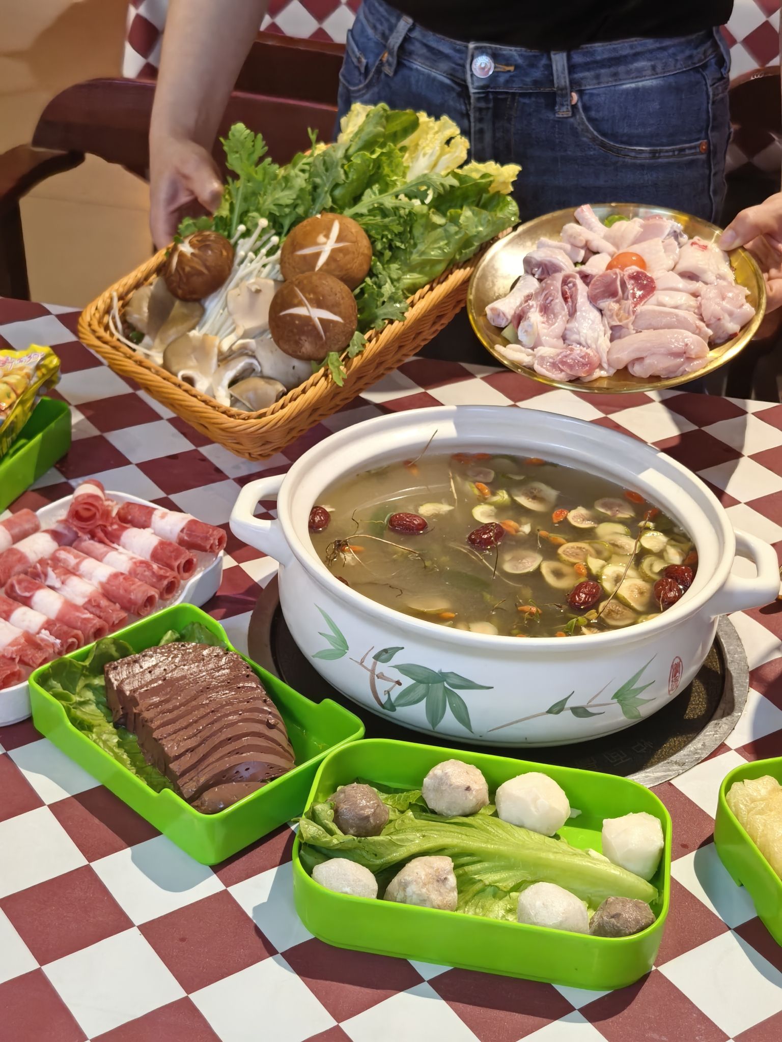 琼富贵石橄榄土鸡火锅(三亚湾胜利购物广场店)