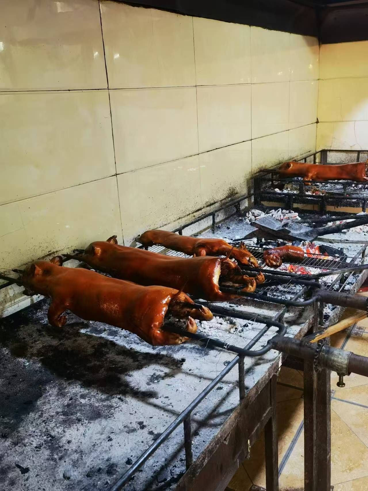 四更周店烤乳猪