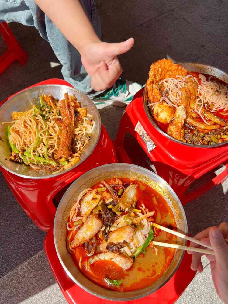 董一螺地摊螺蛳粉
