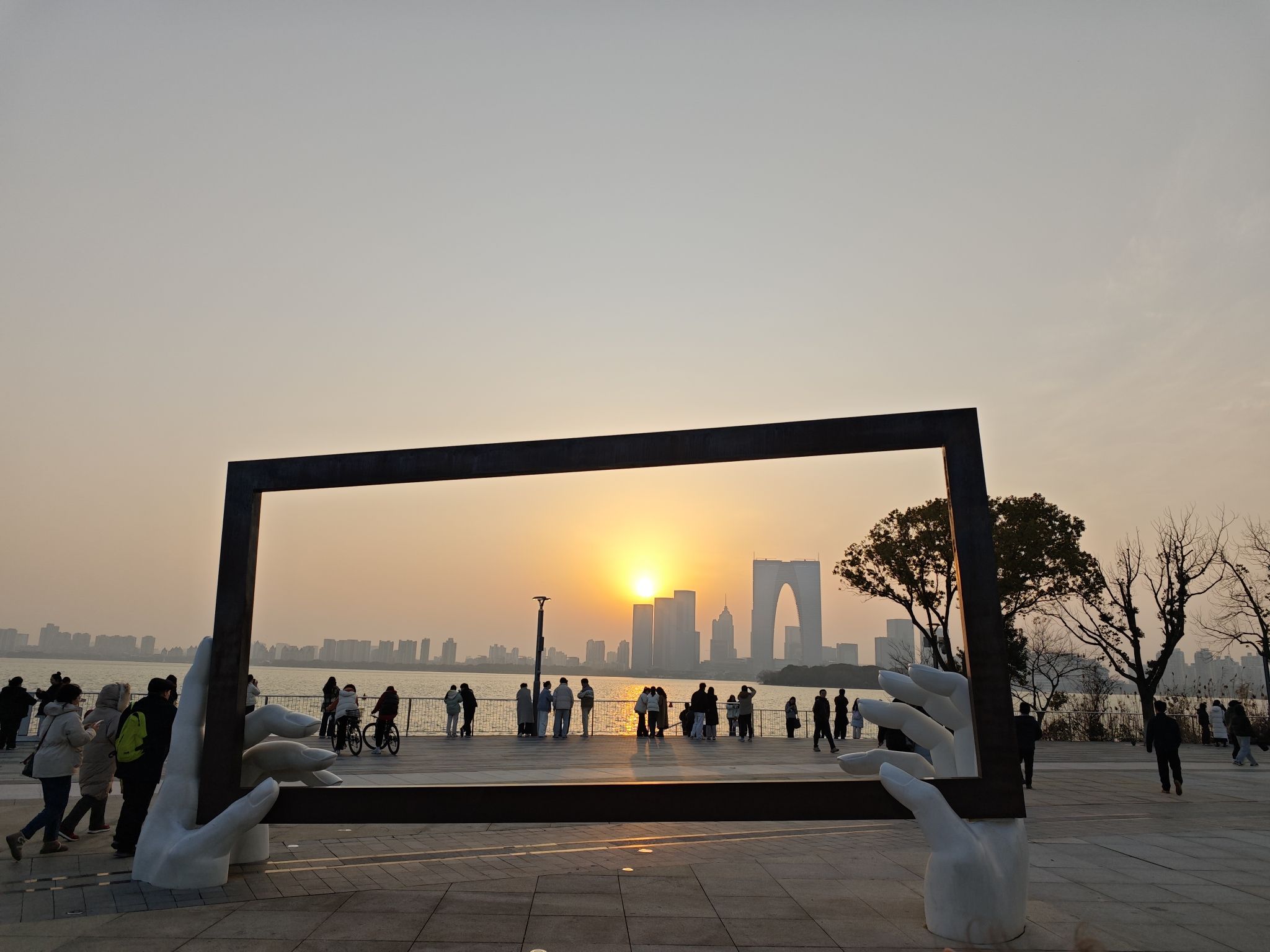 金鸡湖景区-入戏雕塑(大相框)旅行图片 1