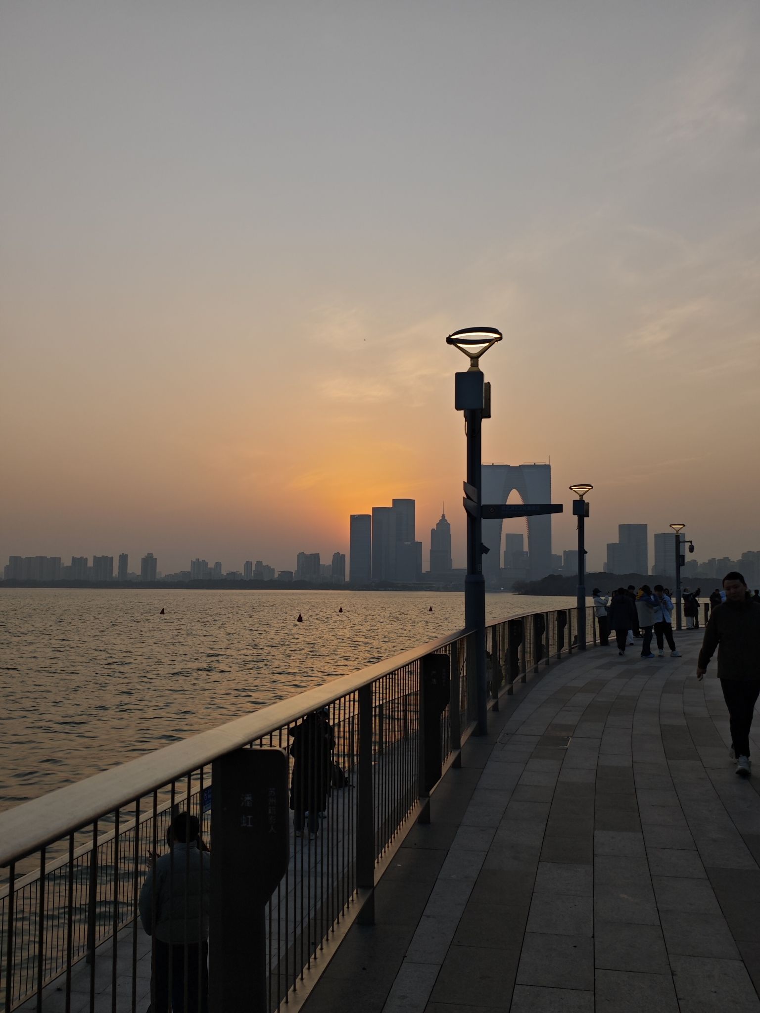 金鸡湖景区-入戏雕塑(大相框)旅行图片 3