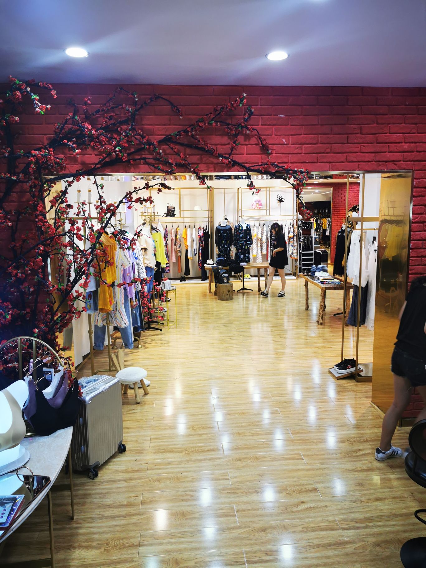 大奇名品服装店