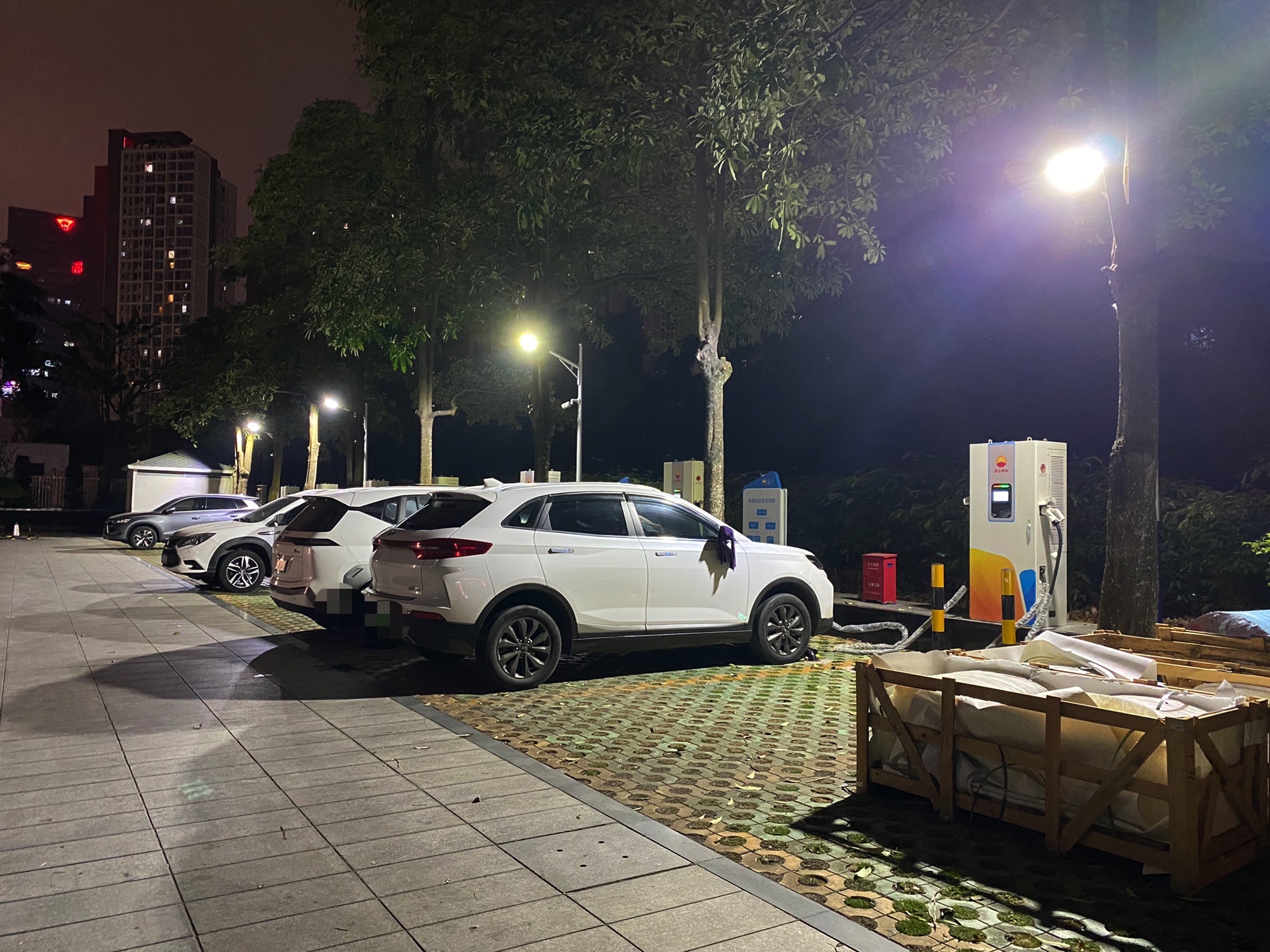 昆仑网电汽车充电站(中国石油湛江丽晶大厦充电站)