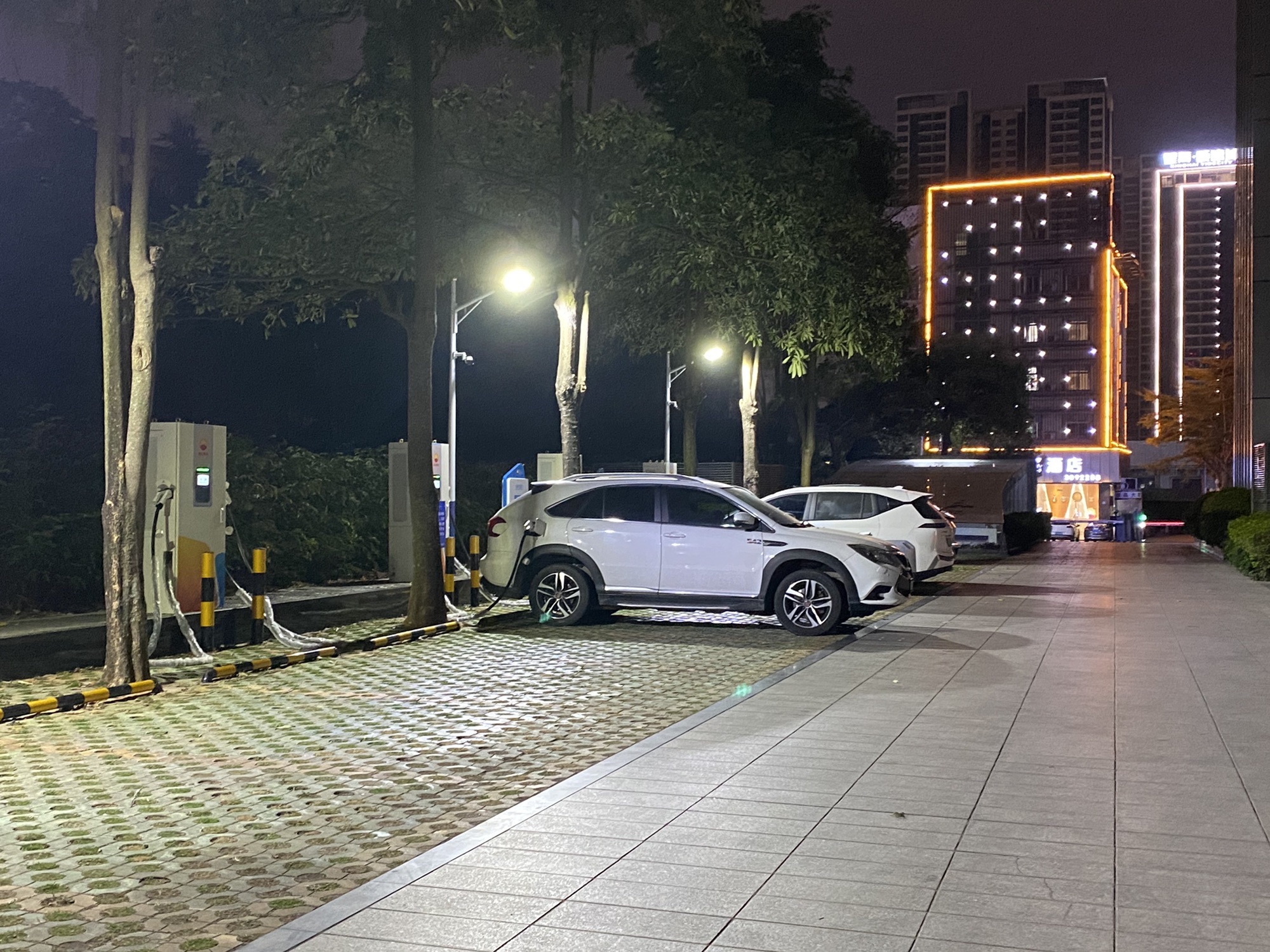 昆仑网电汽车充电站(中国石油湛江丽晶大厦充电站)