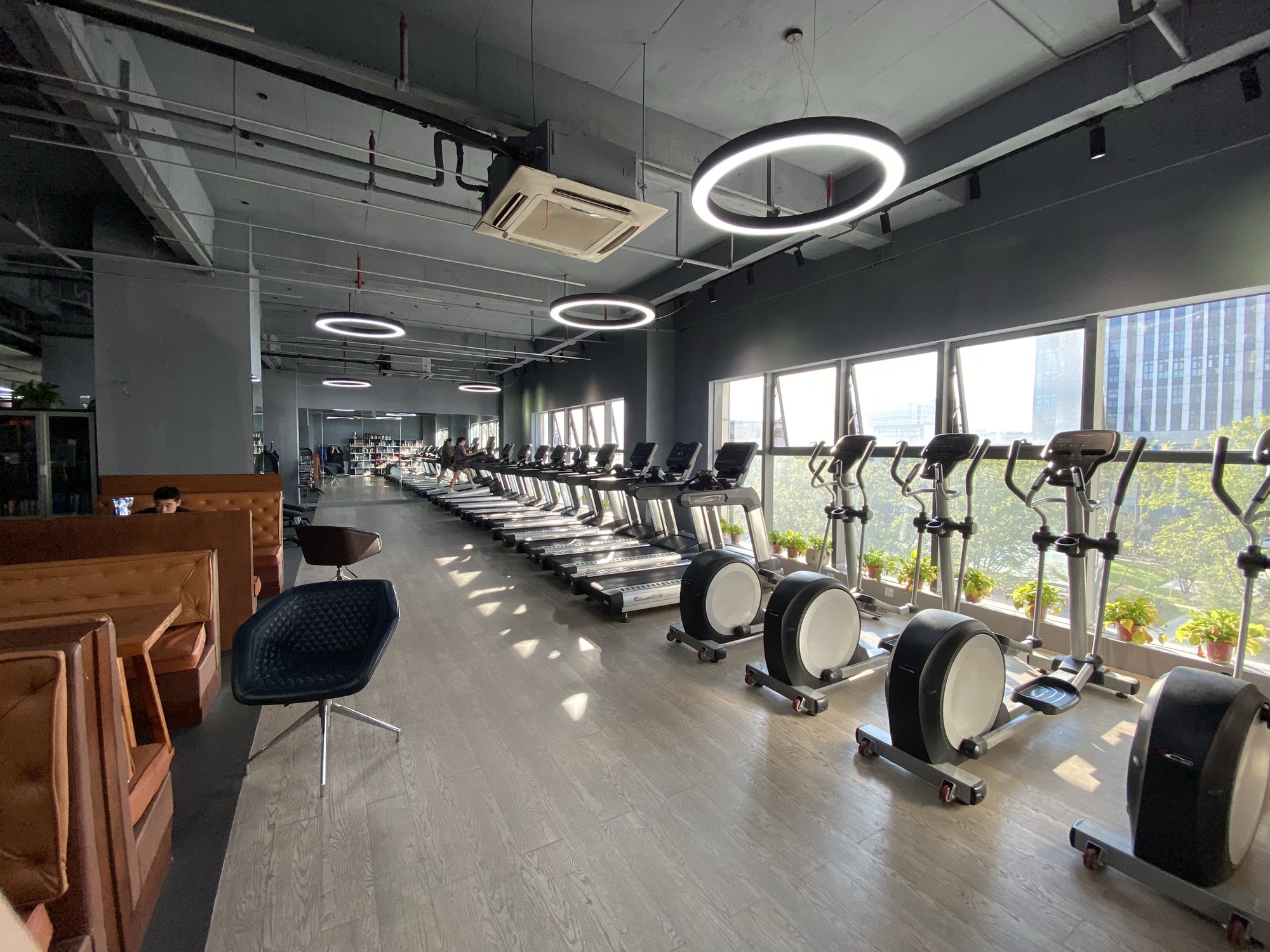 场地封面-艾确健身