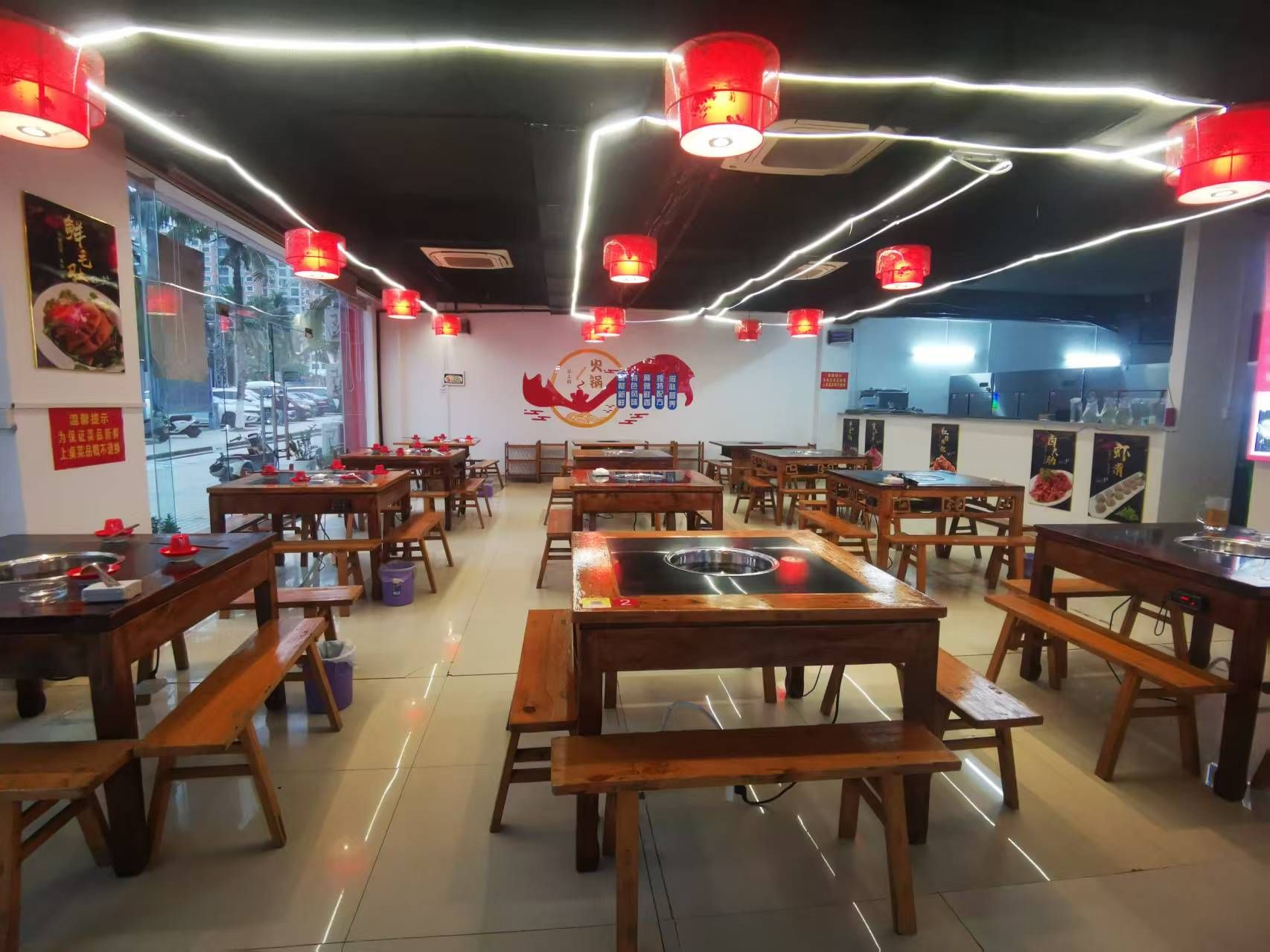 醉巴适重庆鲜菜地摊老火锅