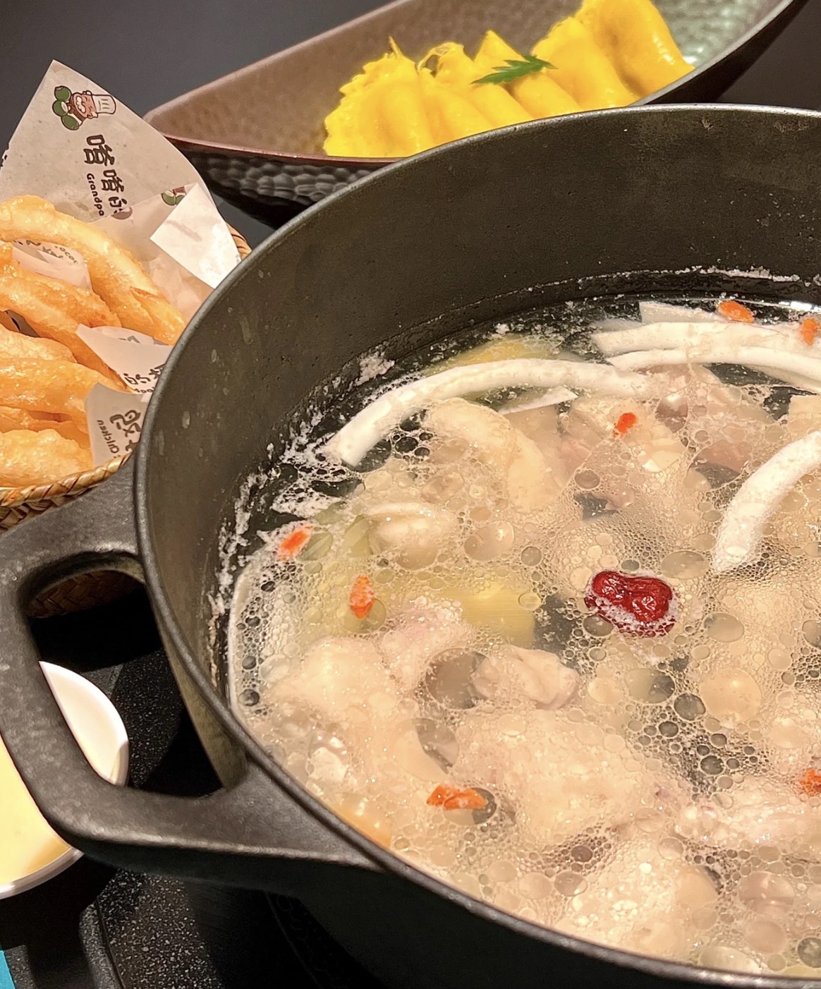 萌萌哒椰子鸡(亿恒东岸夜市)