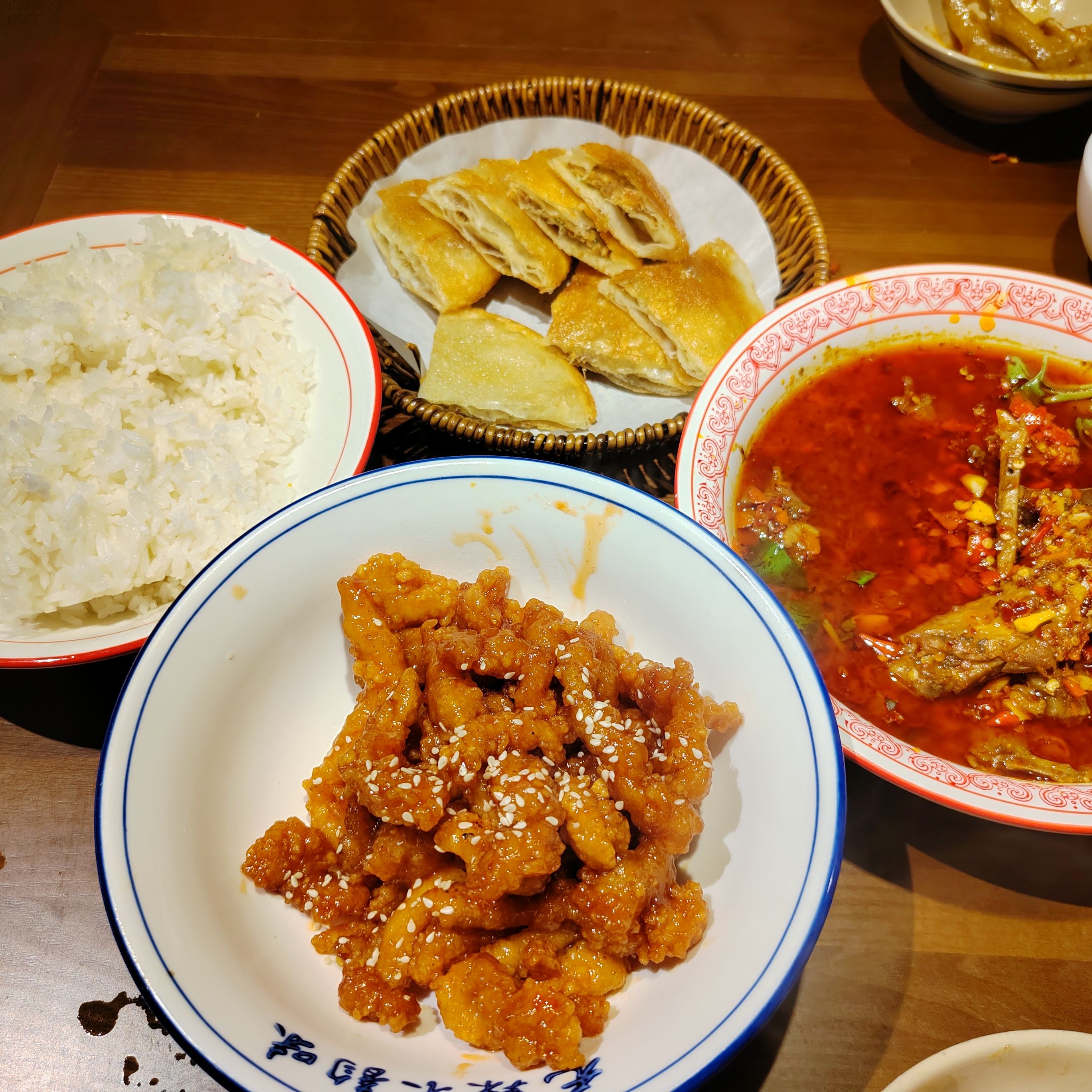吴二厨娘辣菜馆(田家炳中学总店)