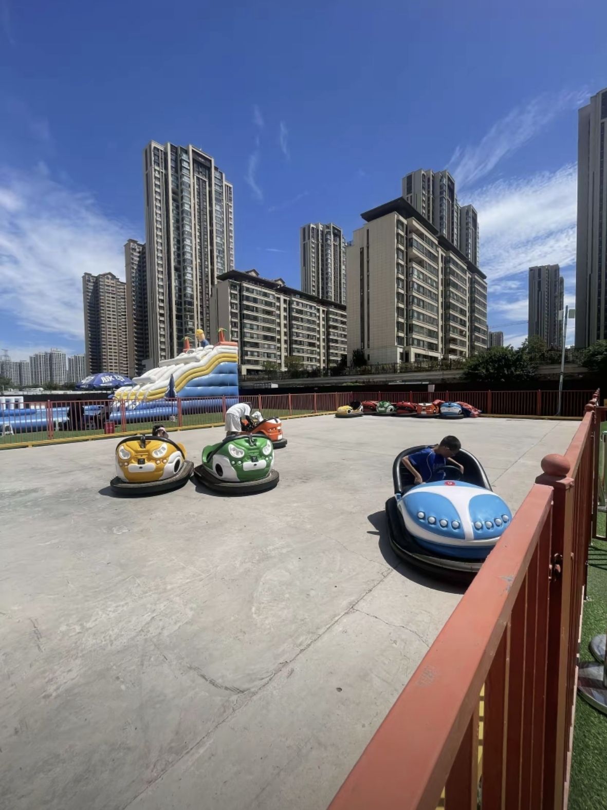 场地封面-彩虹熊乐园