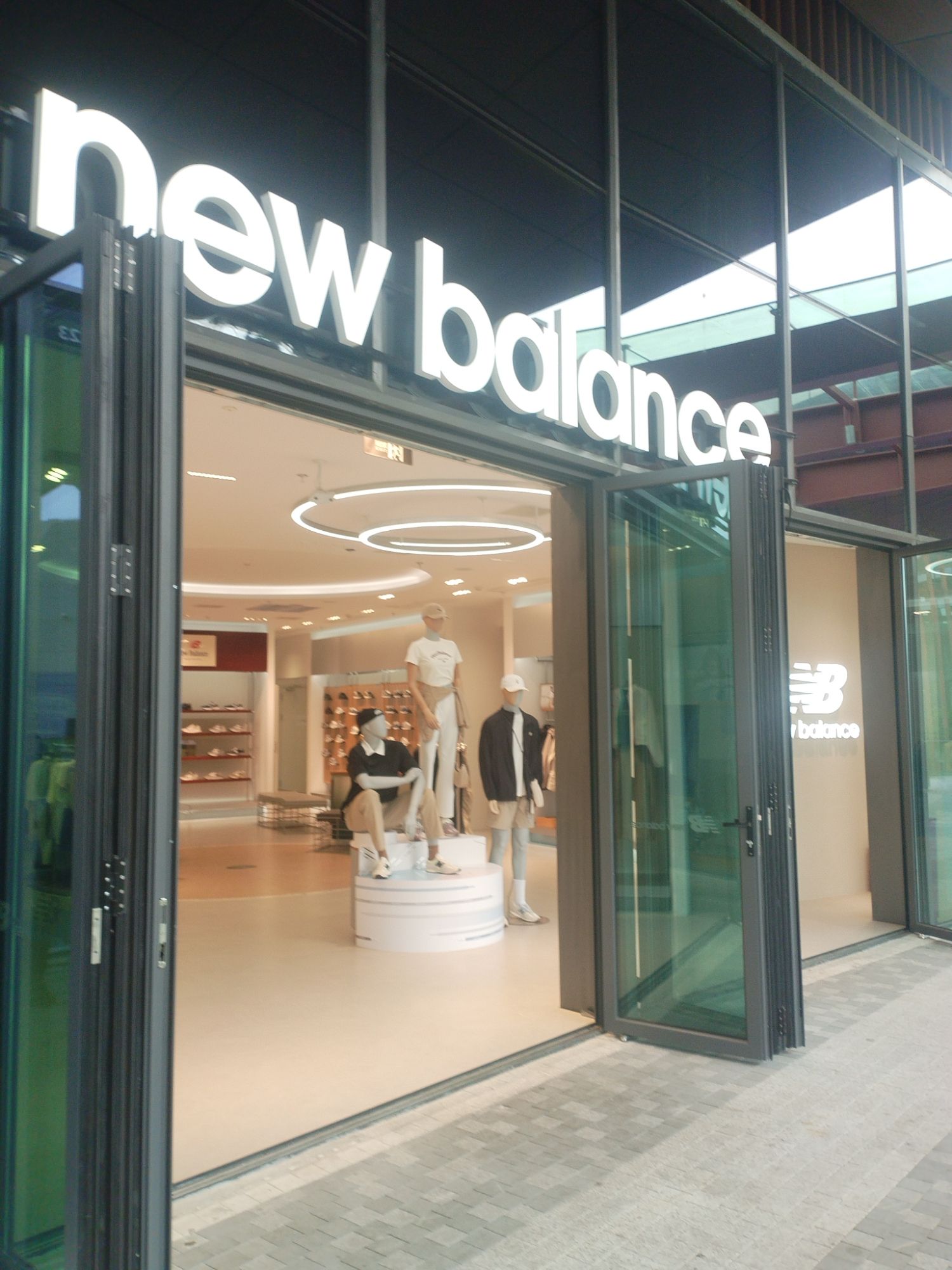 New balance(三亚中免二期店)