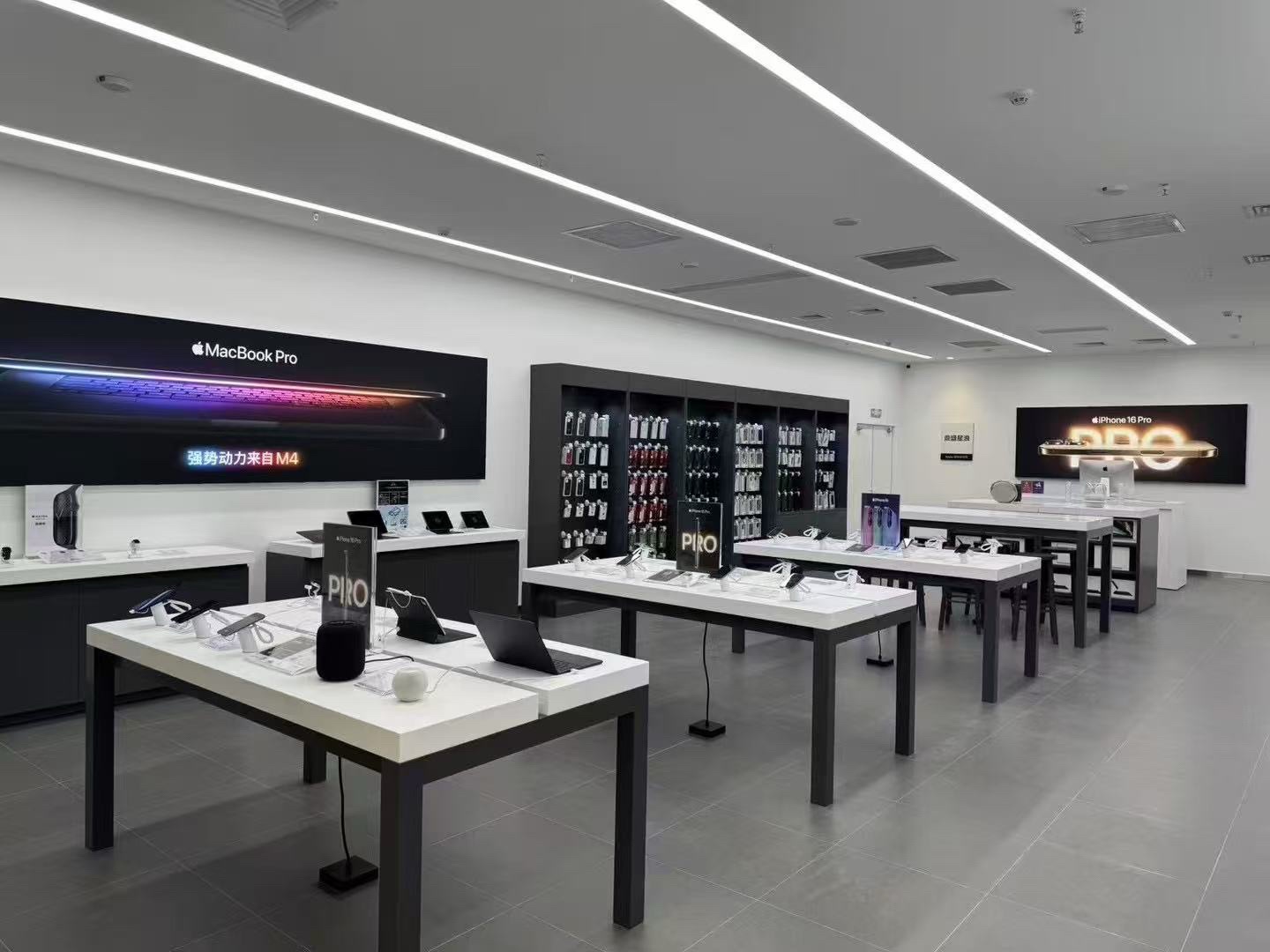 Apple授权专营店(喀什万达⼴场店)