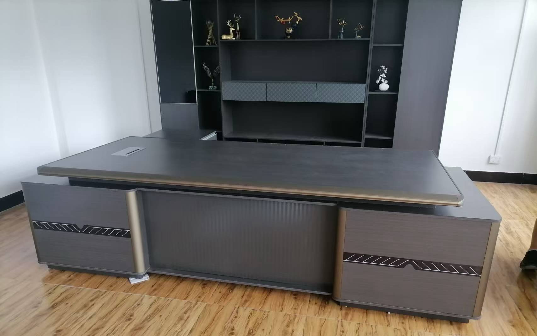 兴钢办公家具店