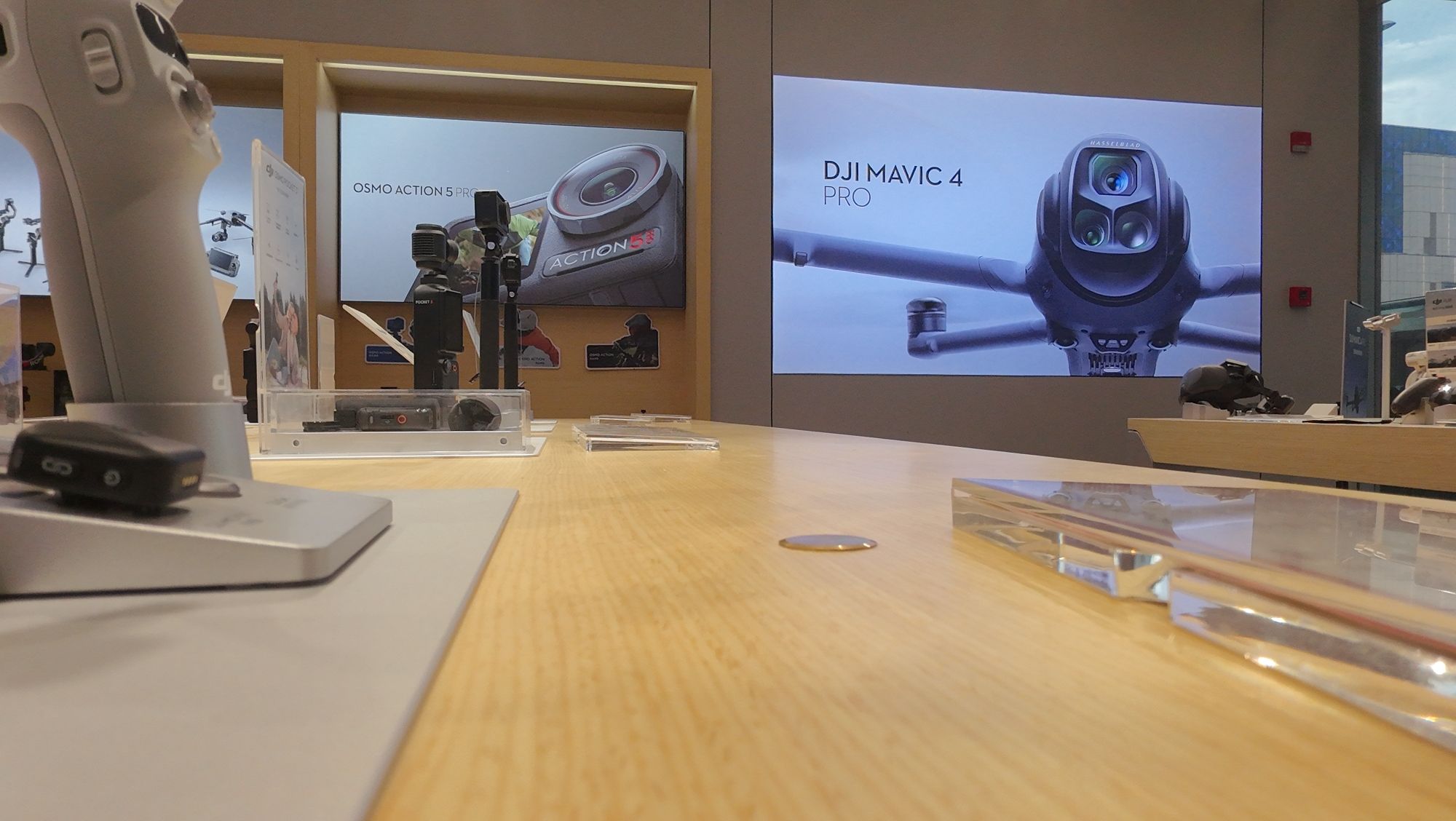 DJI大疆(镇江飞越国际生活广场授权体验专区)