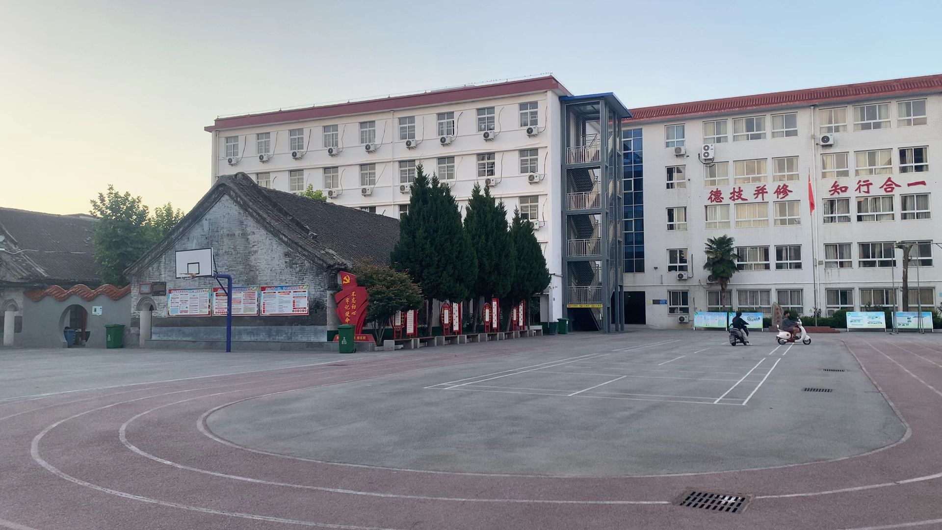 南阳农业职业学院经贸学院