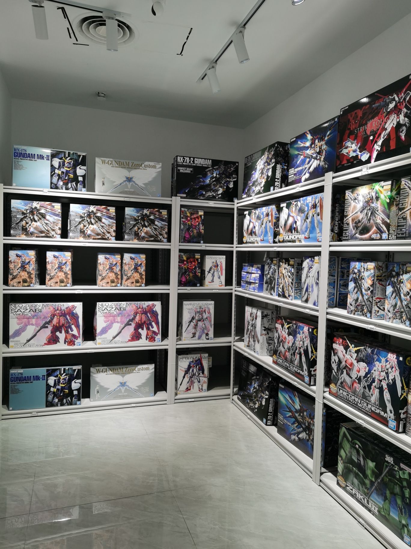 UCGO模玩基地(南昌银泰)