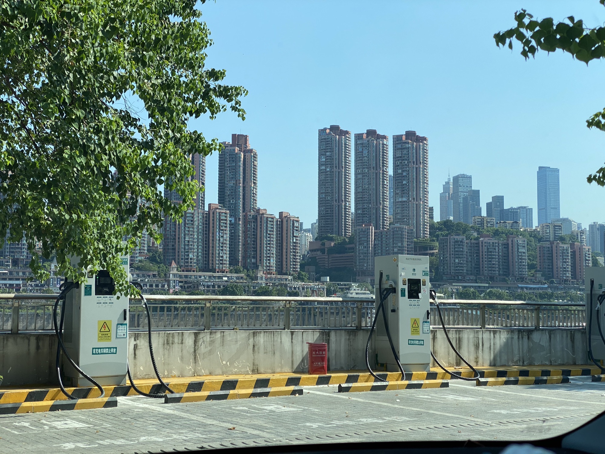 国家电网汽车充电站(国网重庆渝中区滨江公园超级充电站)