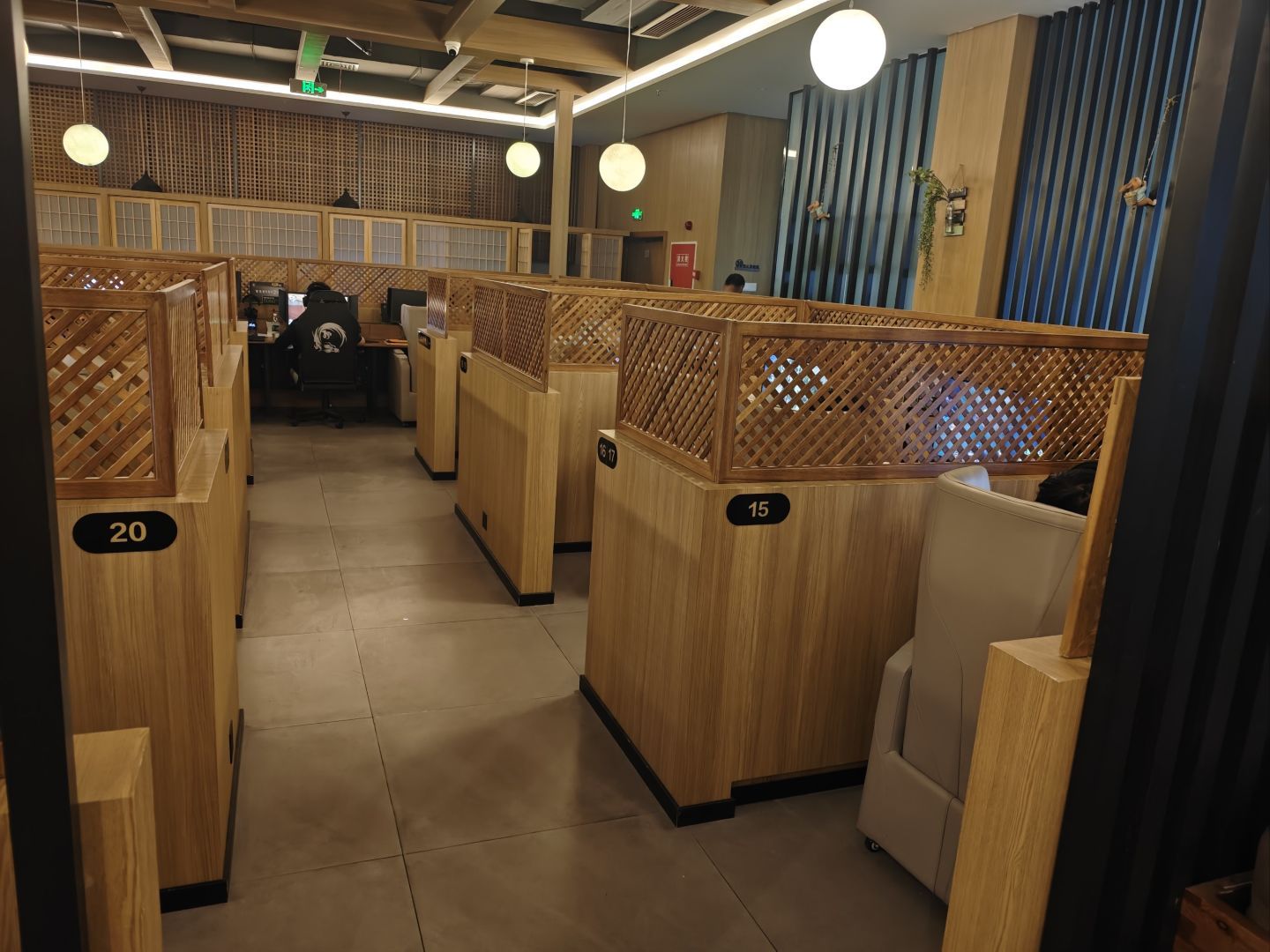 场地封面-绿洲轻奢网吧·电竞舱·台球棋牌