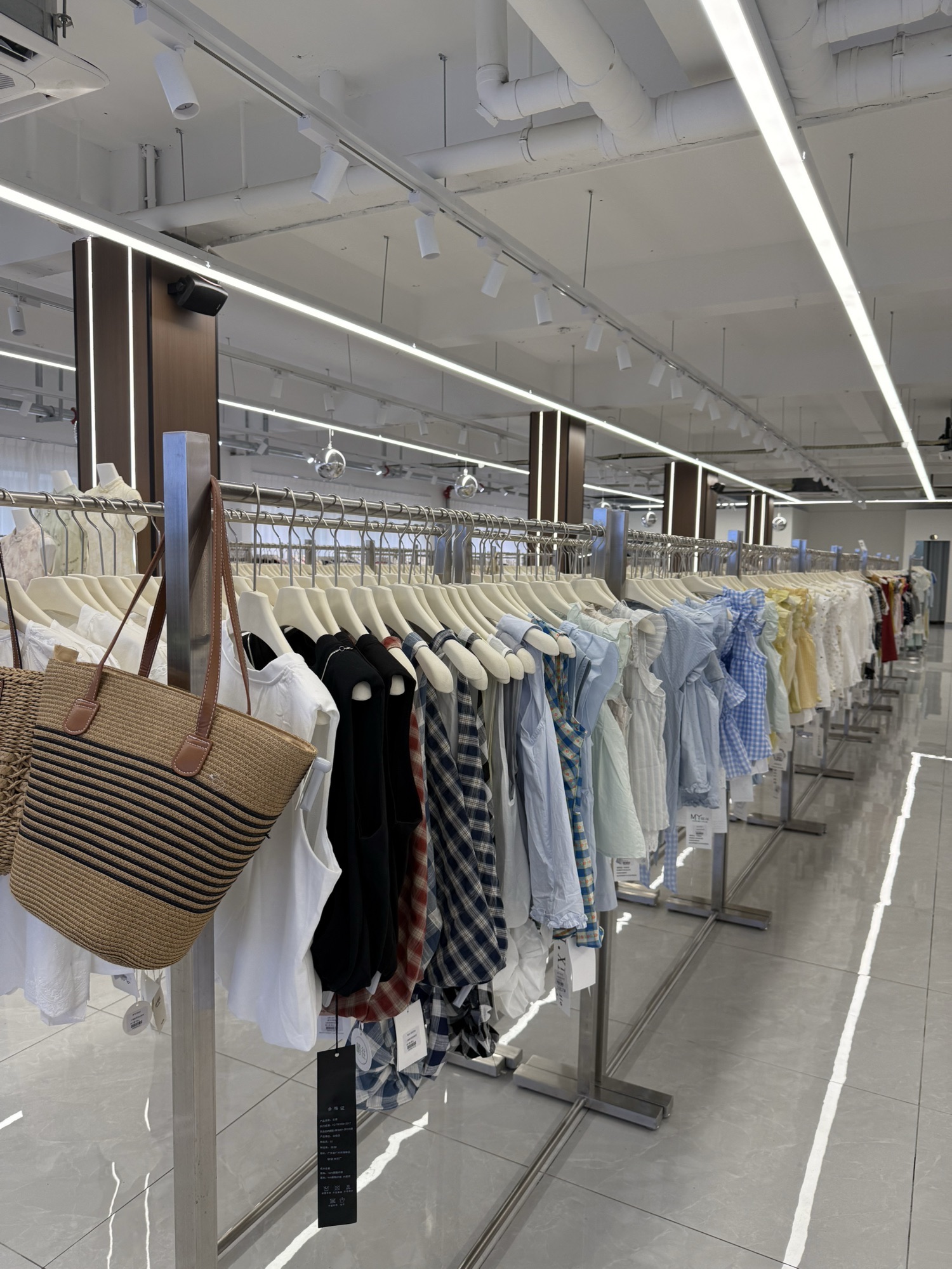晴往自助女装店(淮南市田家庵区)